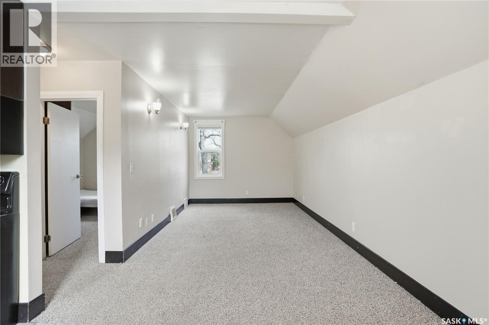 228 8Th Street E, Saskatoon, SK - Indoor Photo Showing Other Room