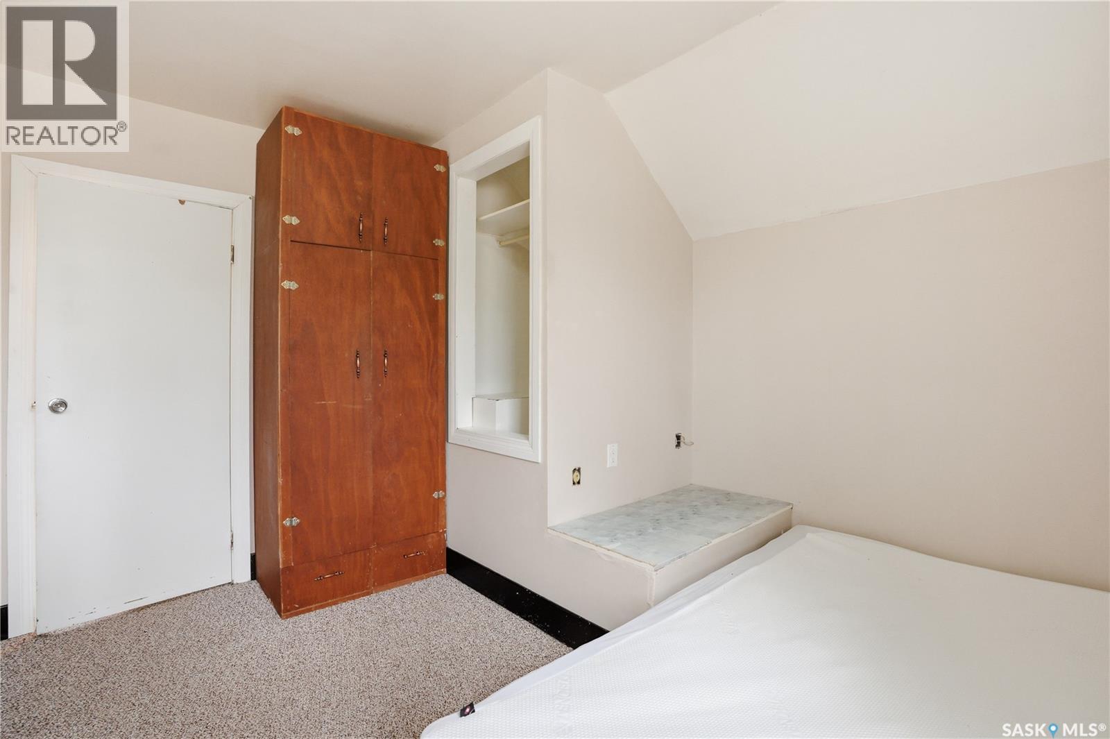 228 8Th Street E, Saskatoon, SK - Indoor