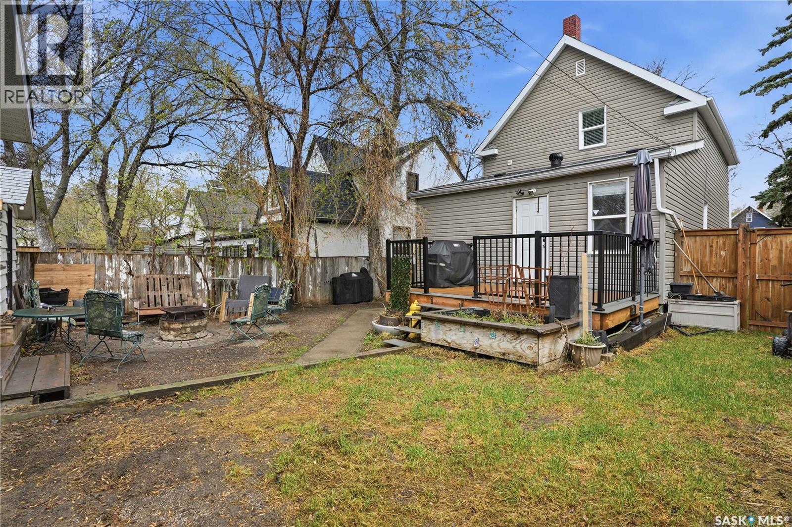 228 8Th Street E, Saskatoon, SK - Outdoor With Deck Patio Veranda