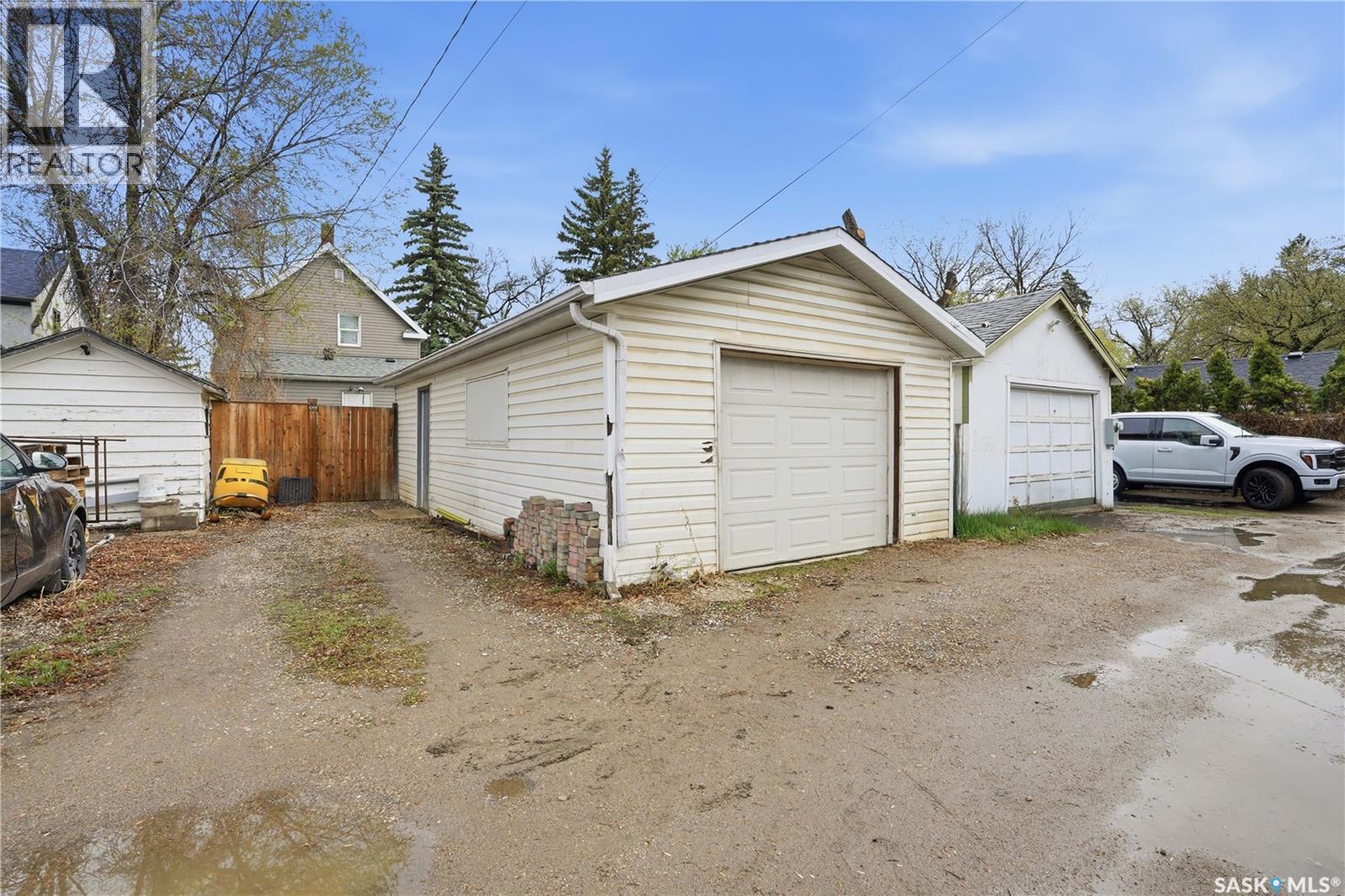 228 8Th Street E, Saskatoon, SK - Outdoor