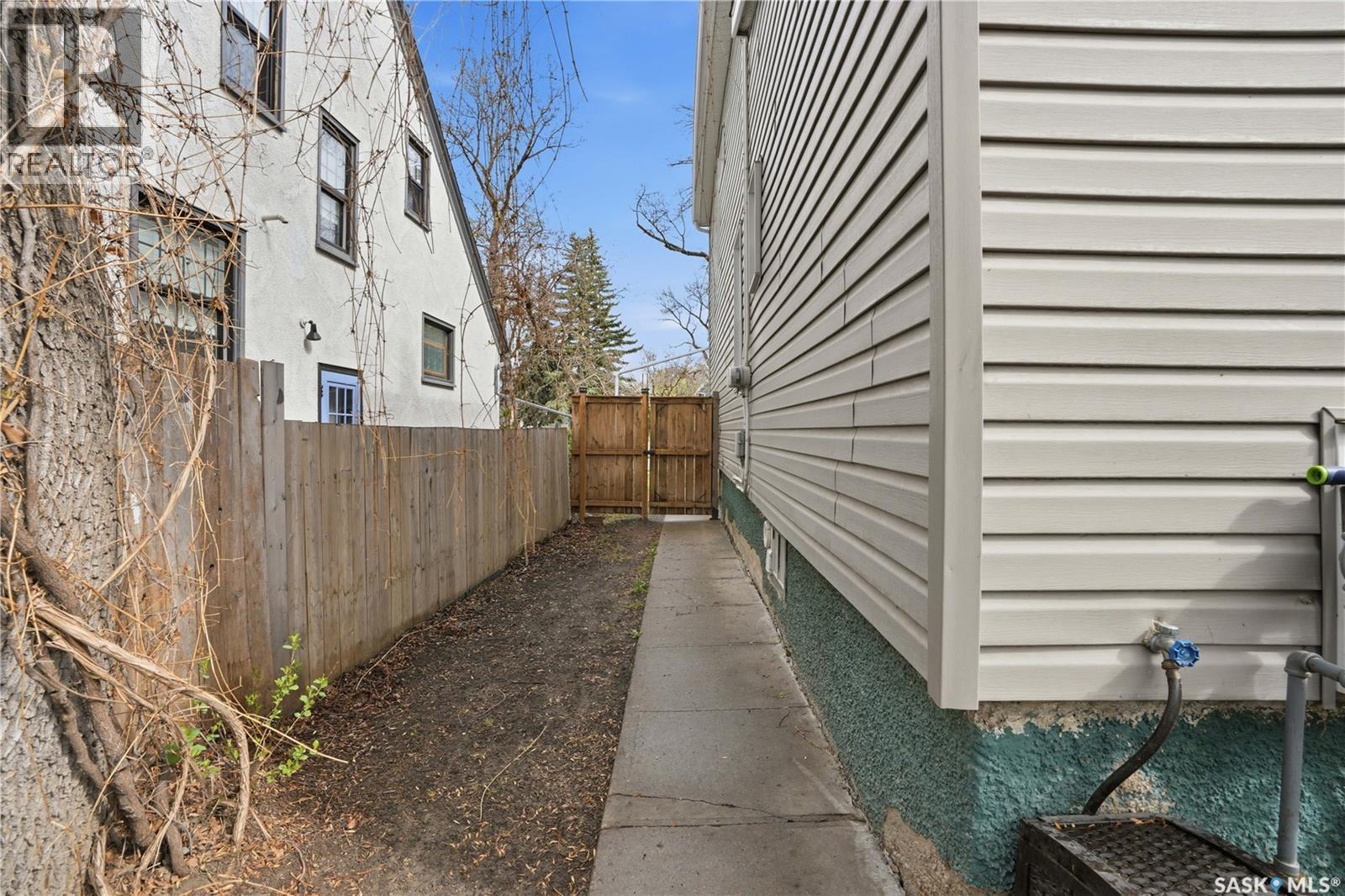 228 8Th Street E, Saskatoon, SK - Outdoor