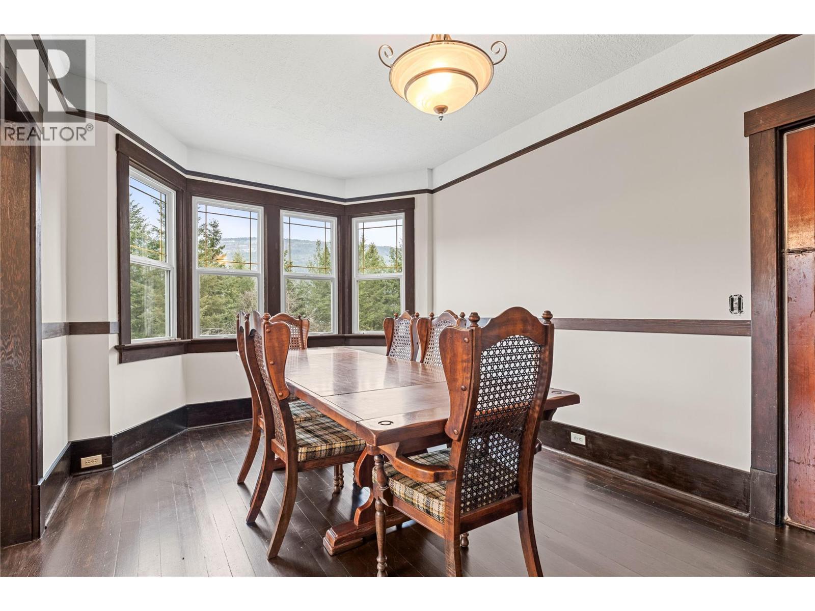 main floor - 3135 Edes Road, Salmon Arm, BC - Indoor Photo Showing Dining Room