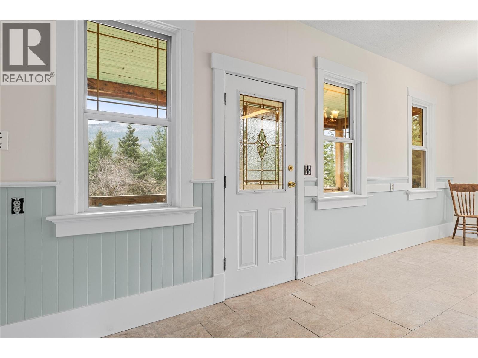 main floor - 3135 Edes Road, Salmon Arm, BC - Indoor Photo Showing Other Room