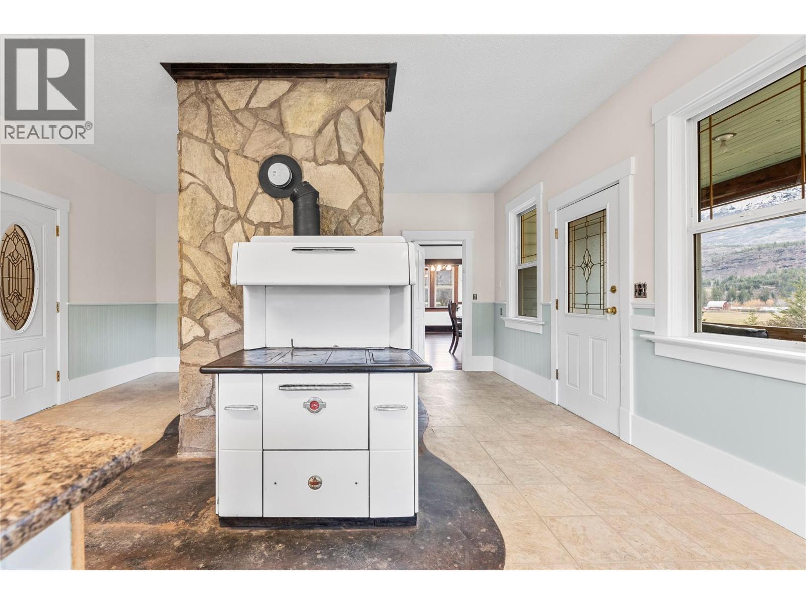 main floor - 3135 Edes Road, Salmon Arm, BC - Indoor