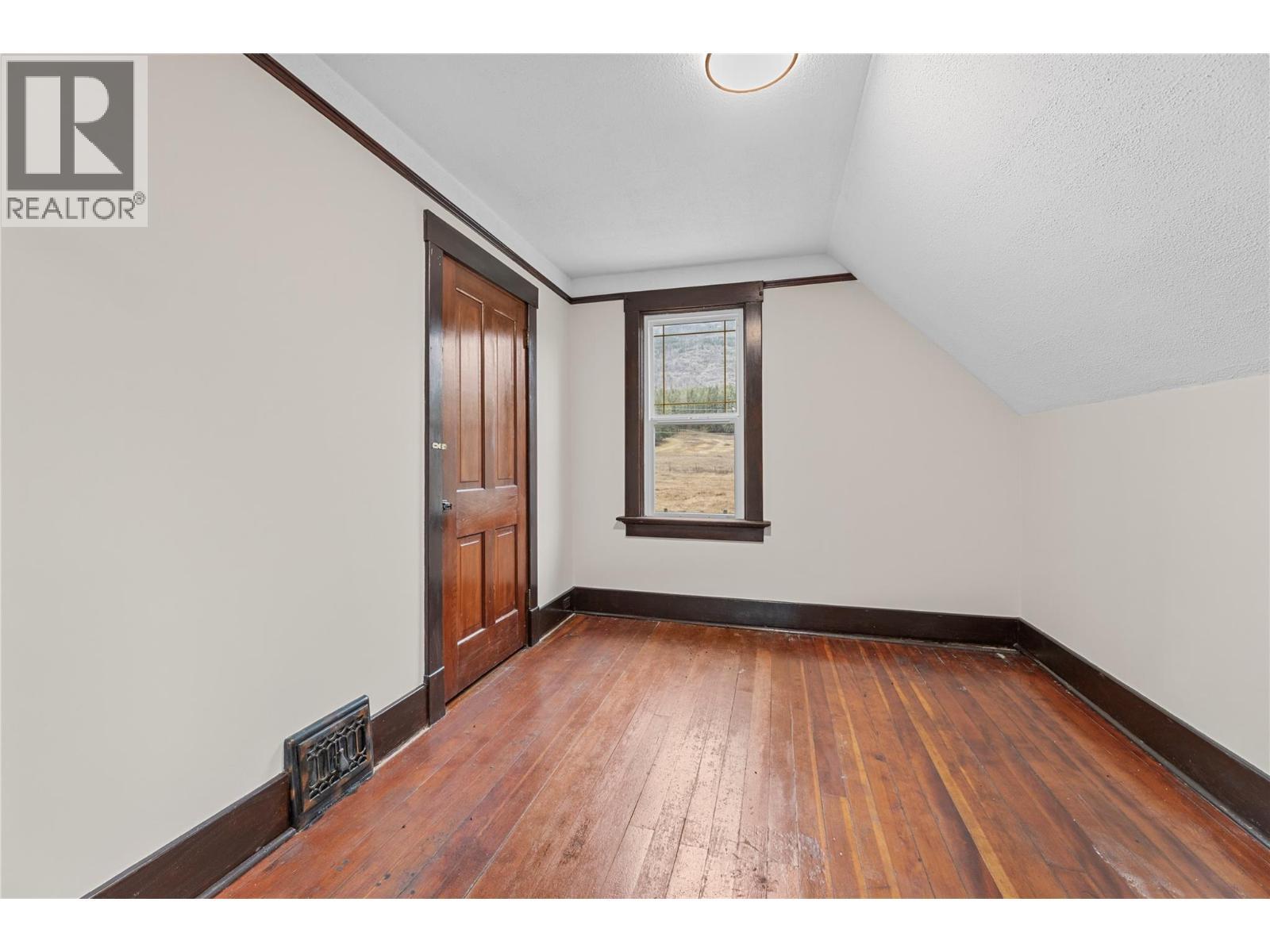 second floor - 3135 Edes Road, Salmon Arm, BC - Indoor Photo Showing Other Room