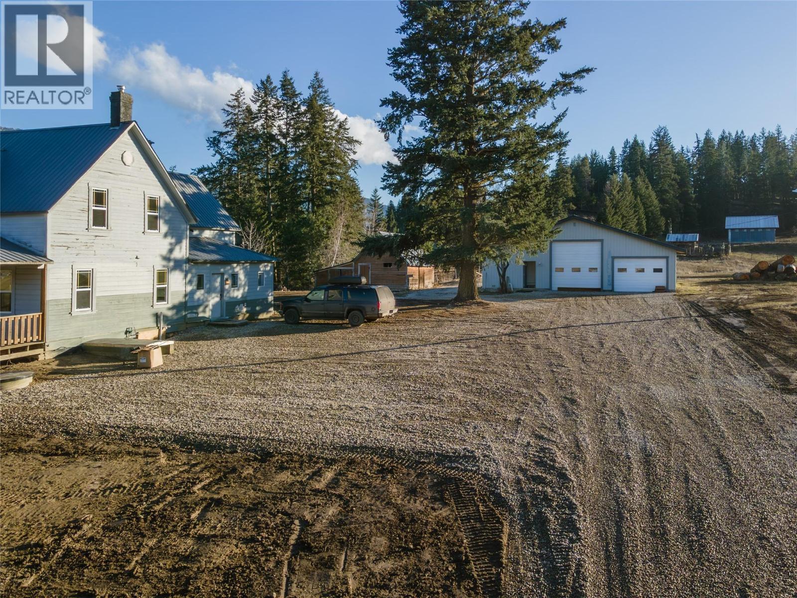3135 Edes Road, Salmon Arm, BC - Outdoor