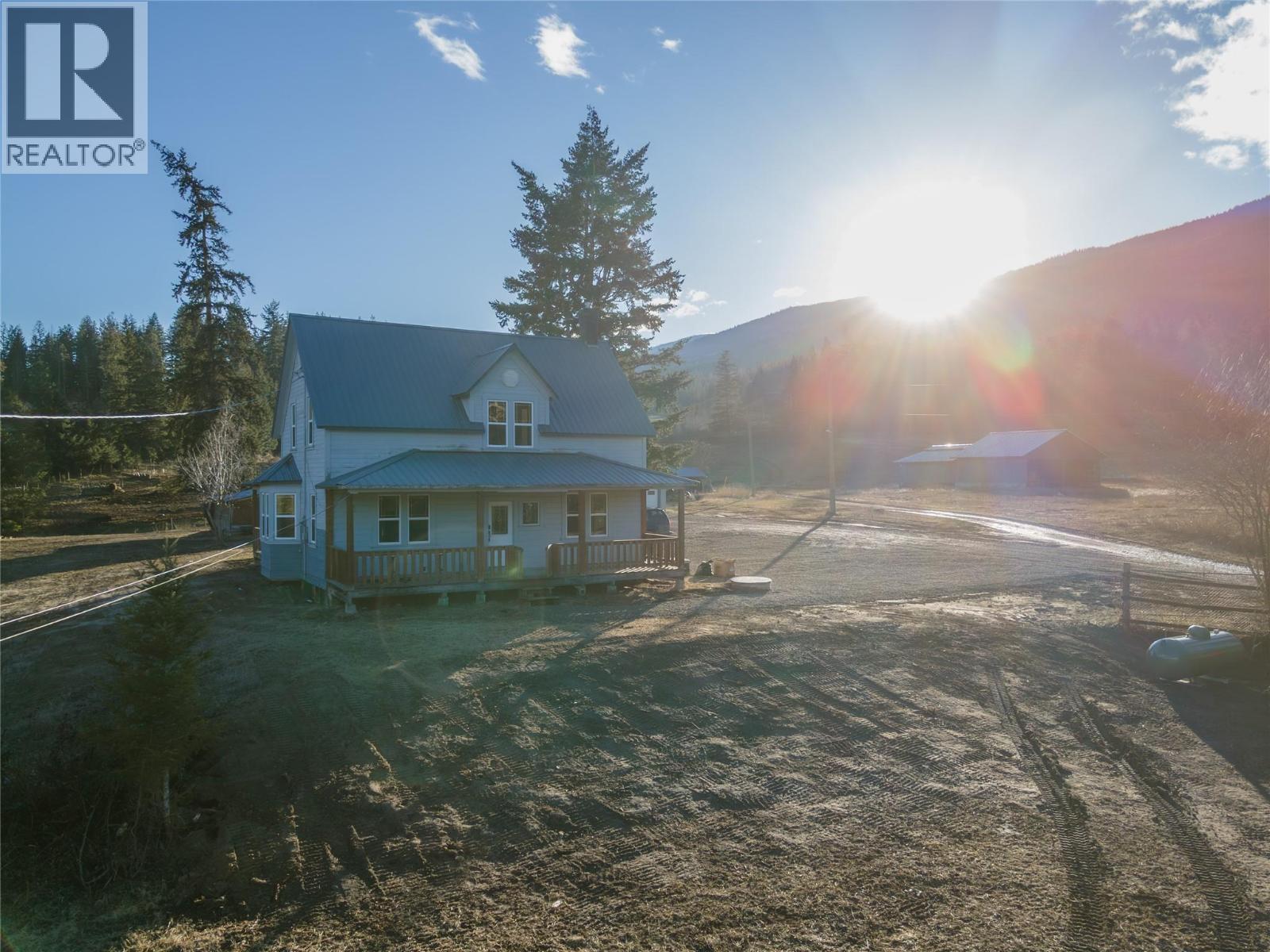 3135 Edes Road, Salmon Arm, BC - Outdoor