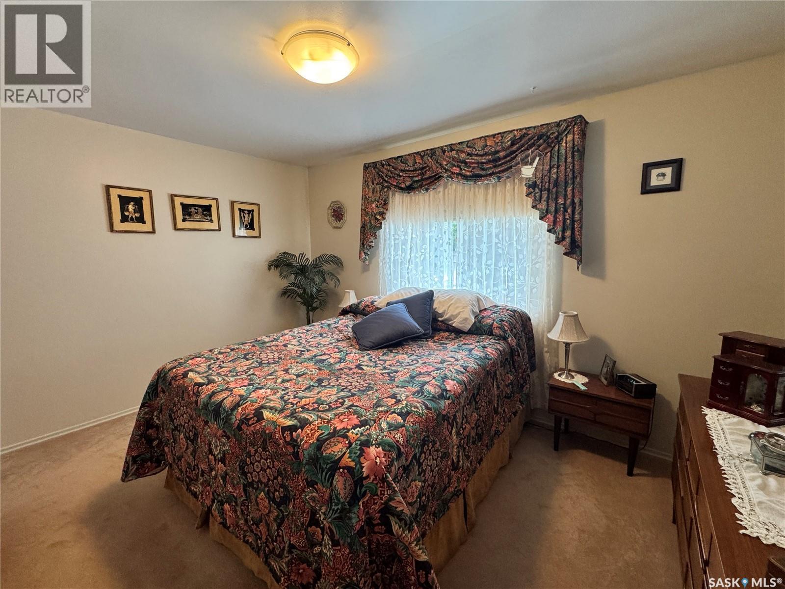423 7Th Avenue W, Biggar, SK - Indoor Photo Showing Bedroom