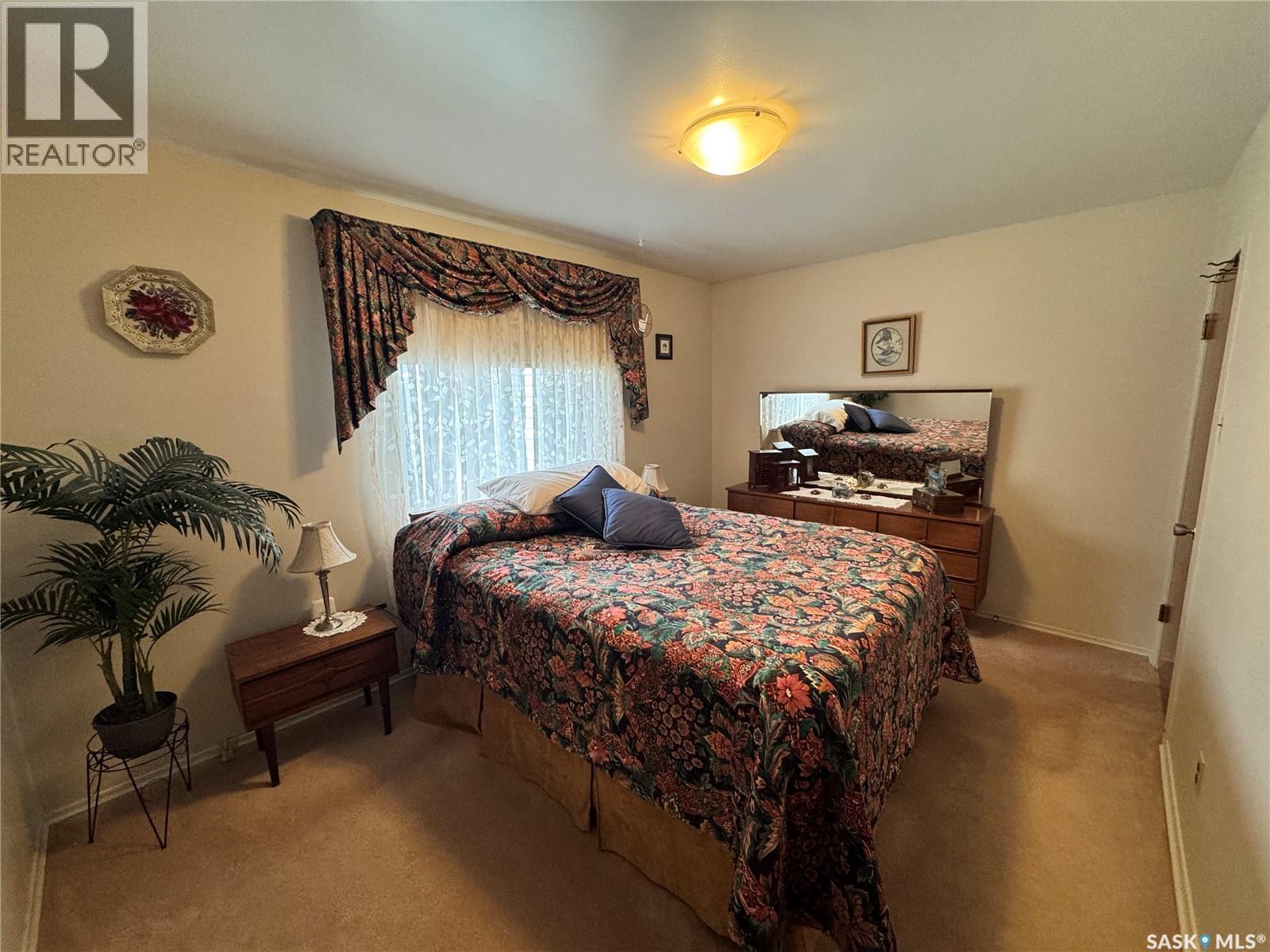 423 7Th Avenue W, Biggar, SK - Indoor Photo Showing Bedroom