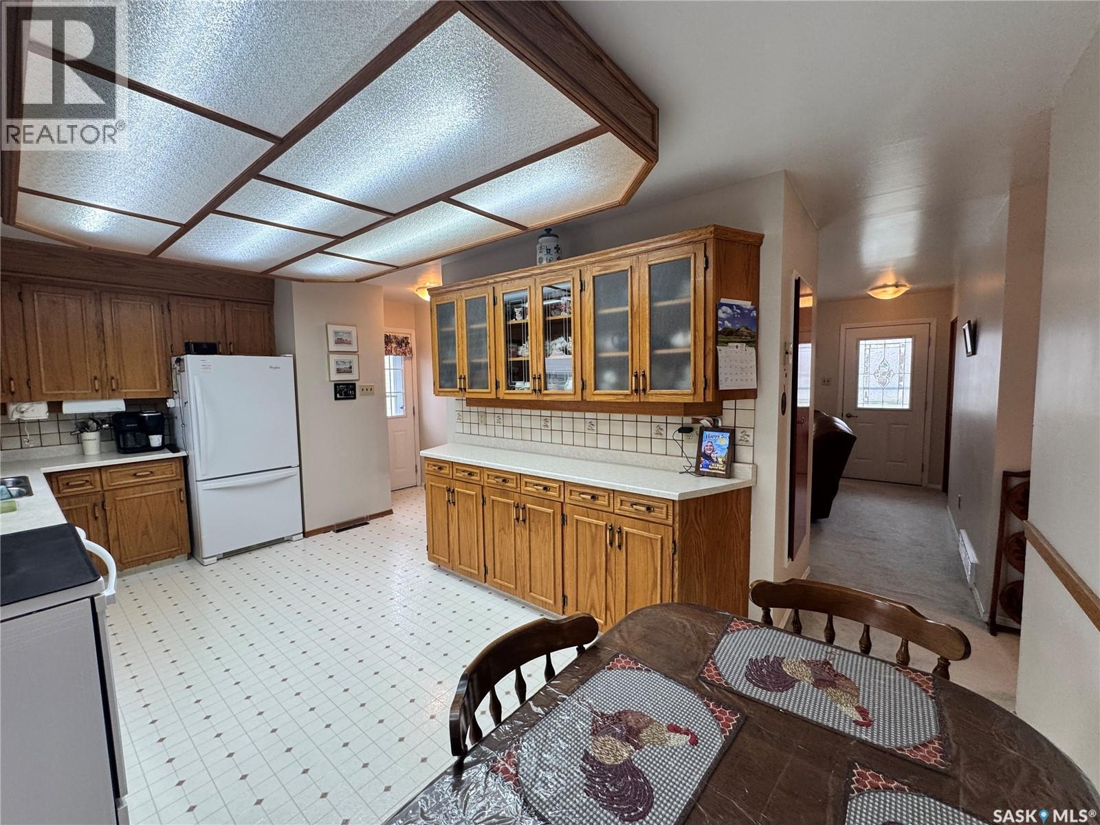 423 7Th Avenue W, Biggar, SK - Indoor Photo Showing Kitchen
