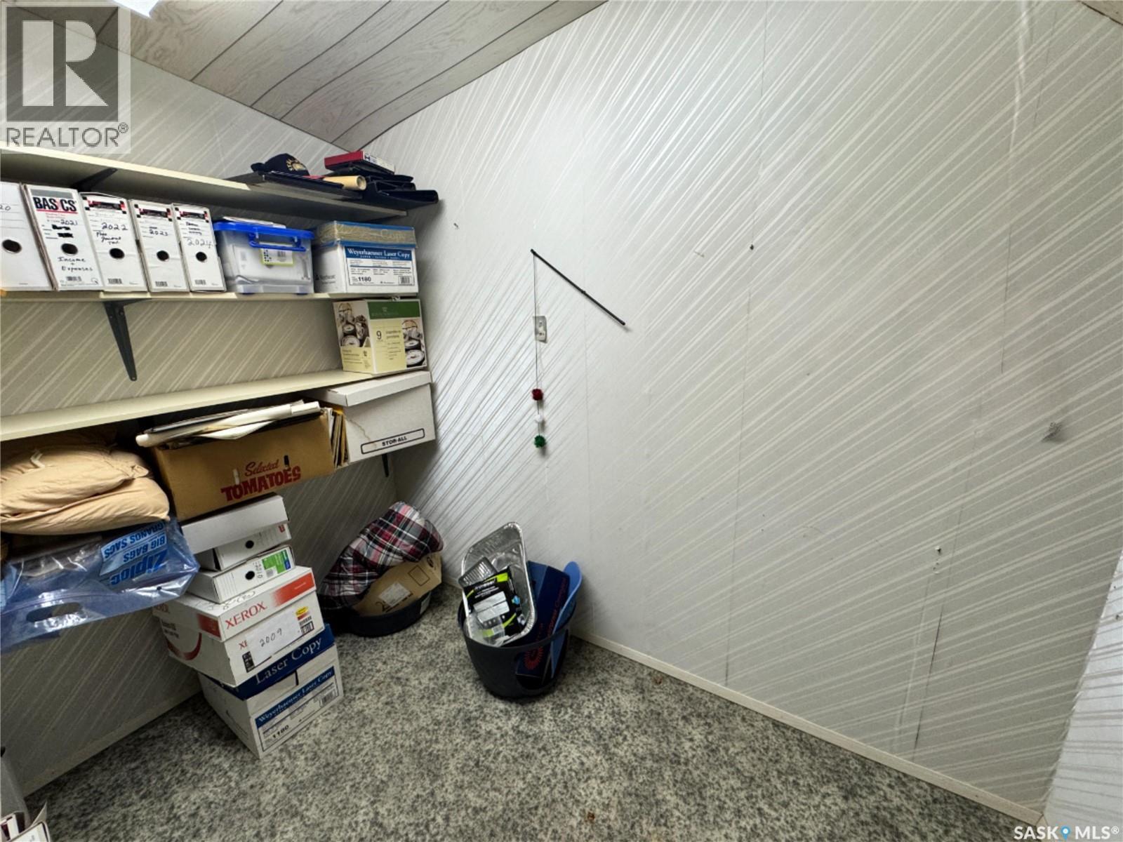 423 7Th Avenue W, Biggar, SK - Indoor Photo Showing Other Room
