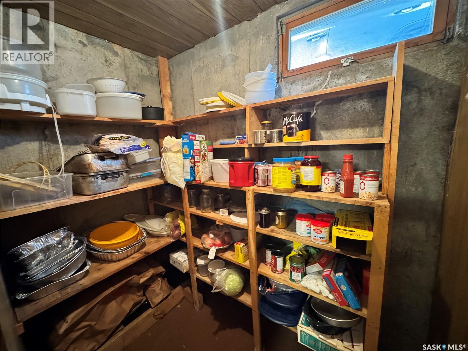 423 7Th Avenue W, Biggar, SK - Indoor