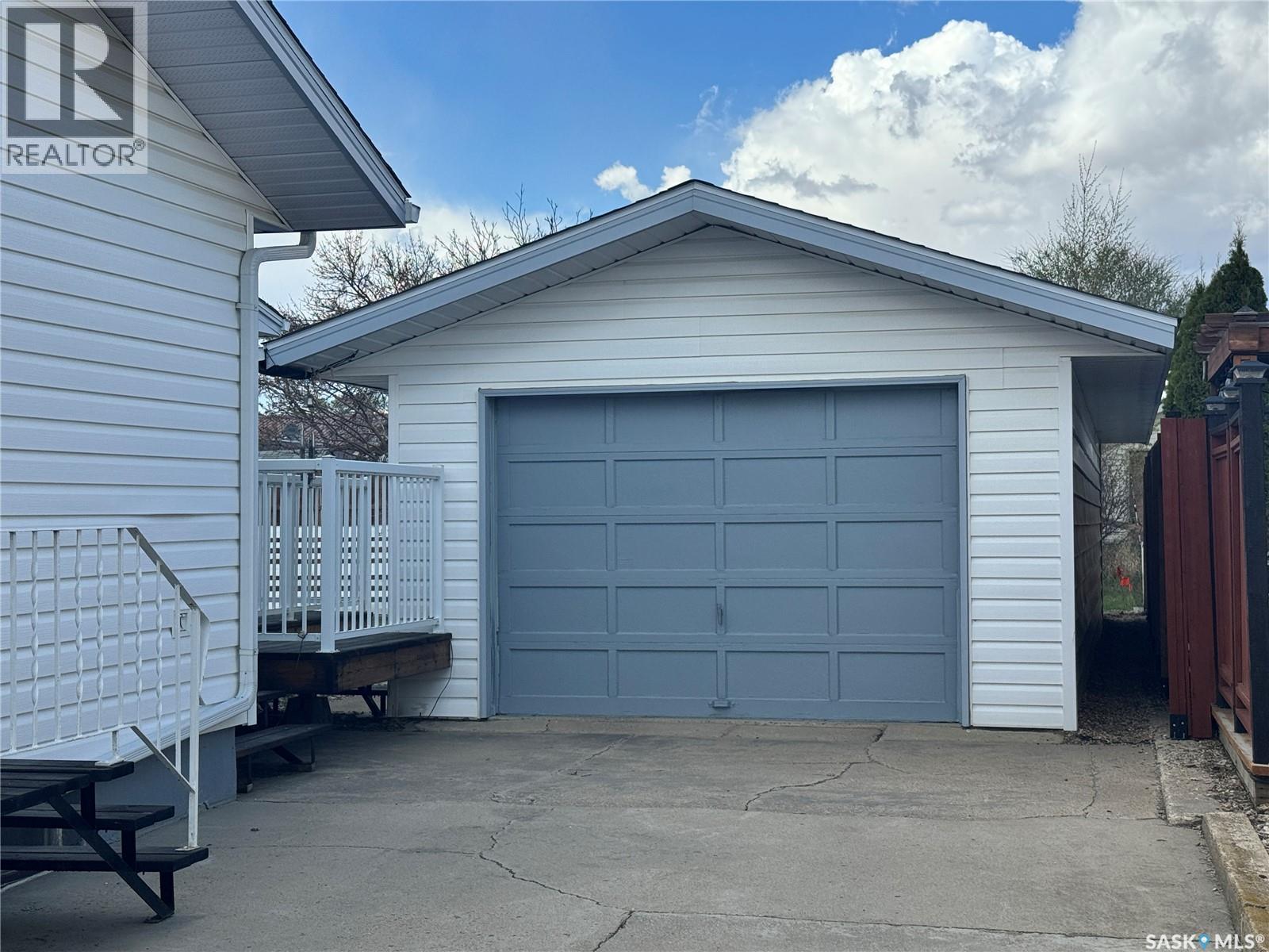 423 7Th Avenue W, Biggar, SK - Outdoor
