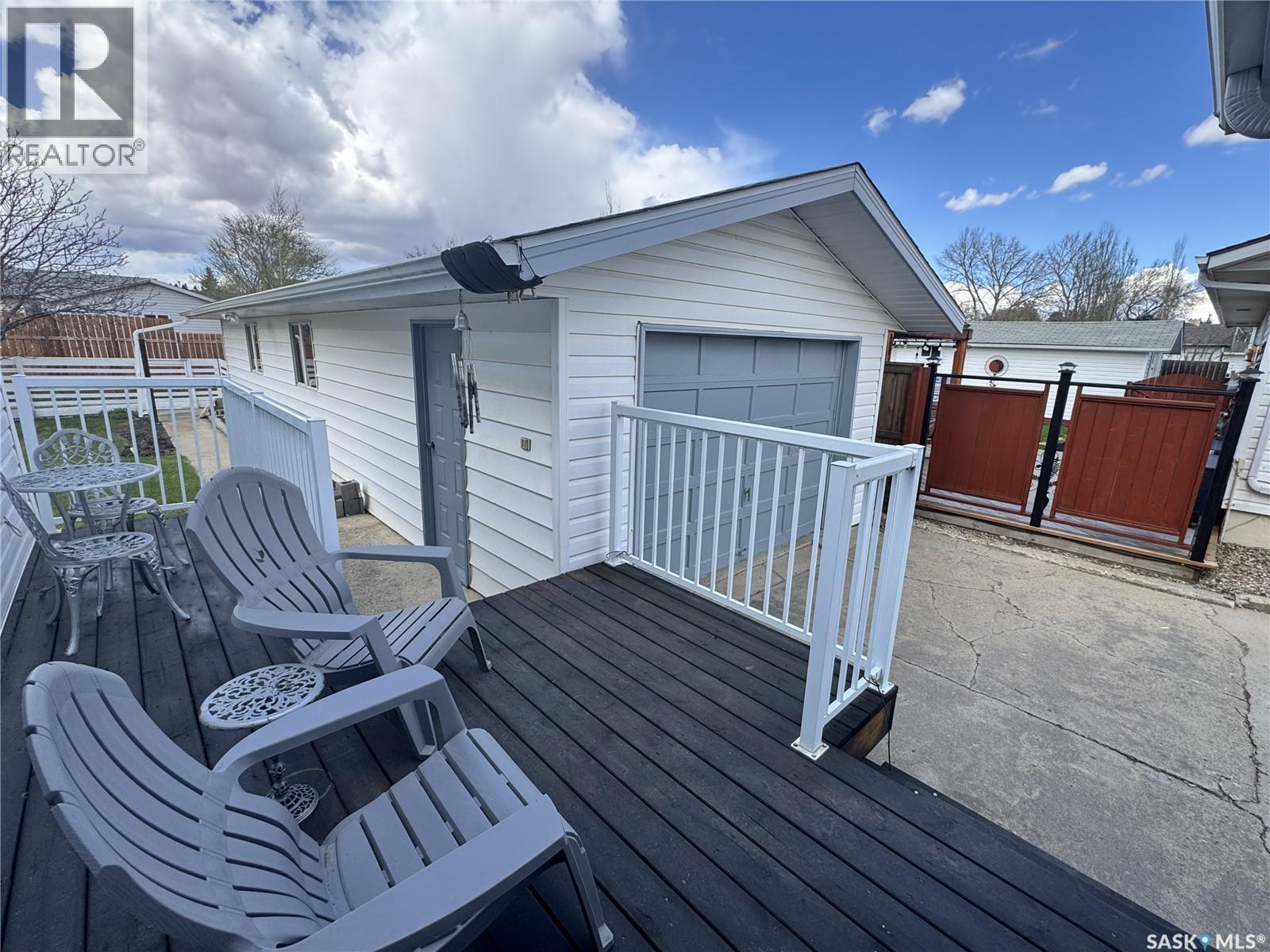 423 7Th Avenue W, Biggar, SK - Outdoor With Deck Patio Veranda With Exterior