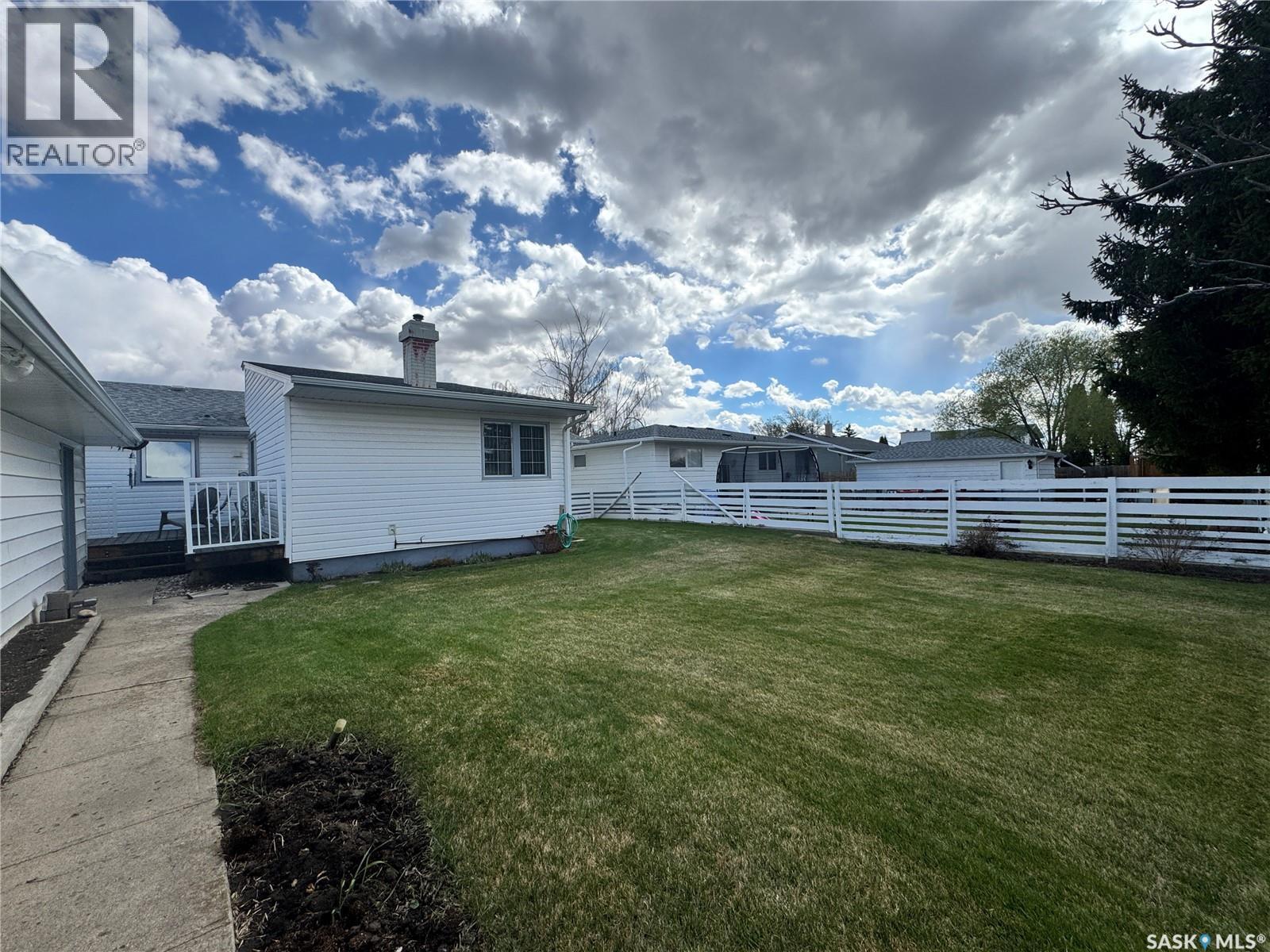 423 7Th Avenue W, Biggar, SK - Outdoor