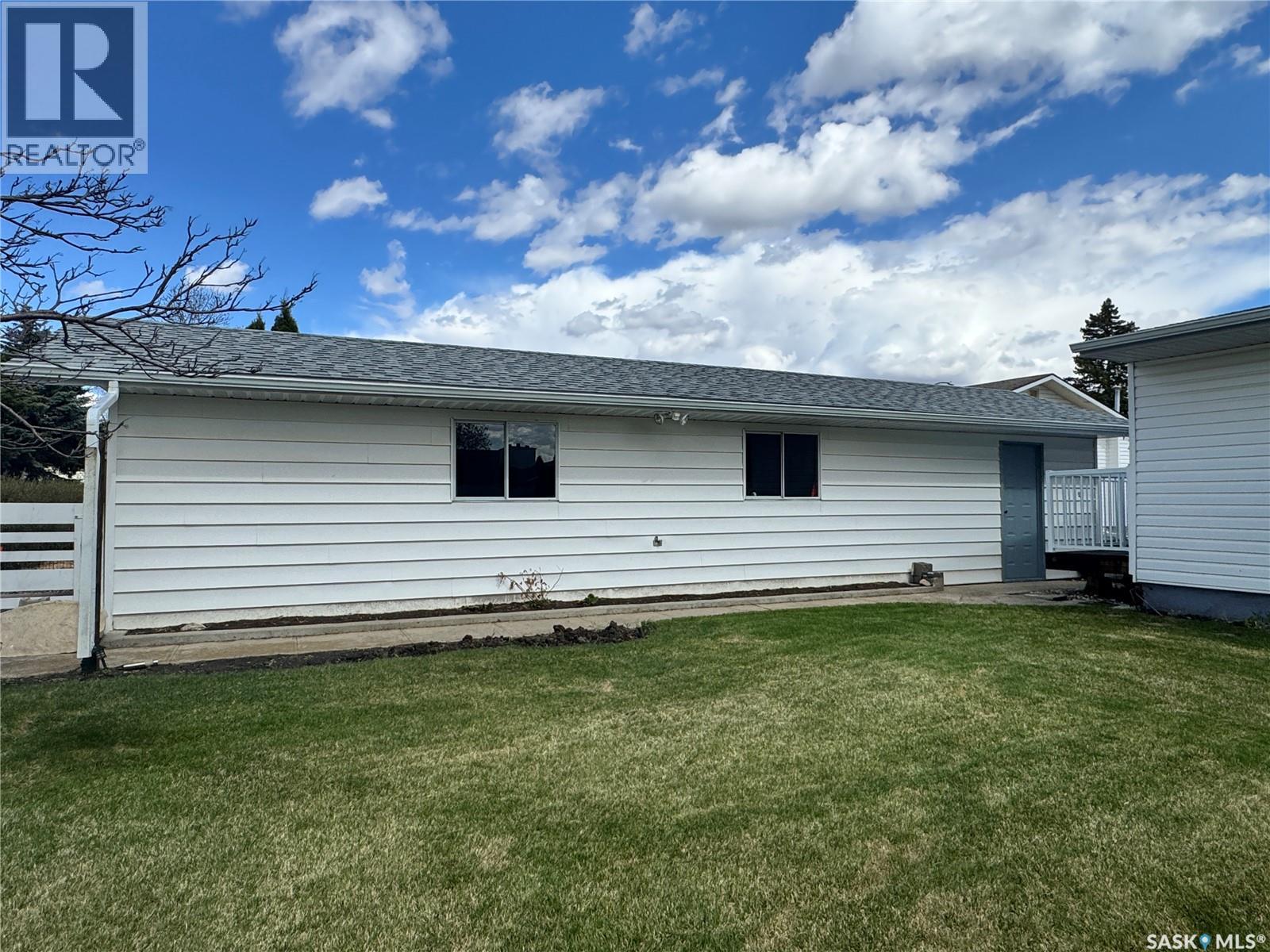 423 7Th Avenue W, Biggar, SK - Outdoor