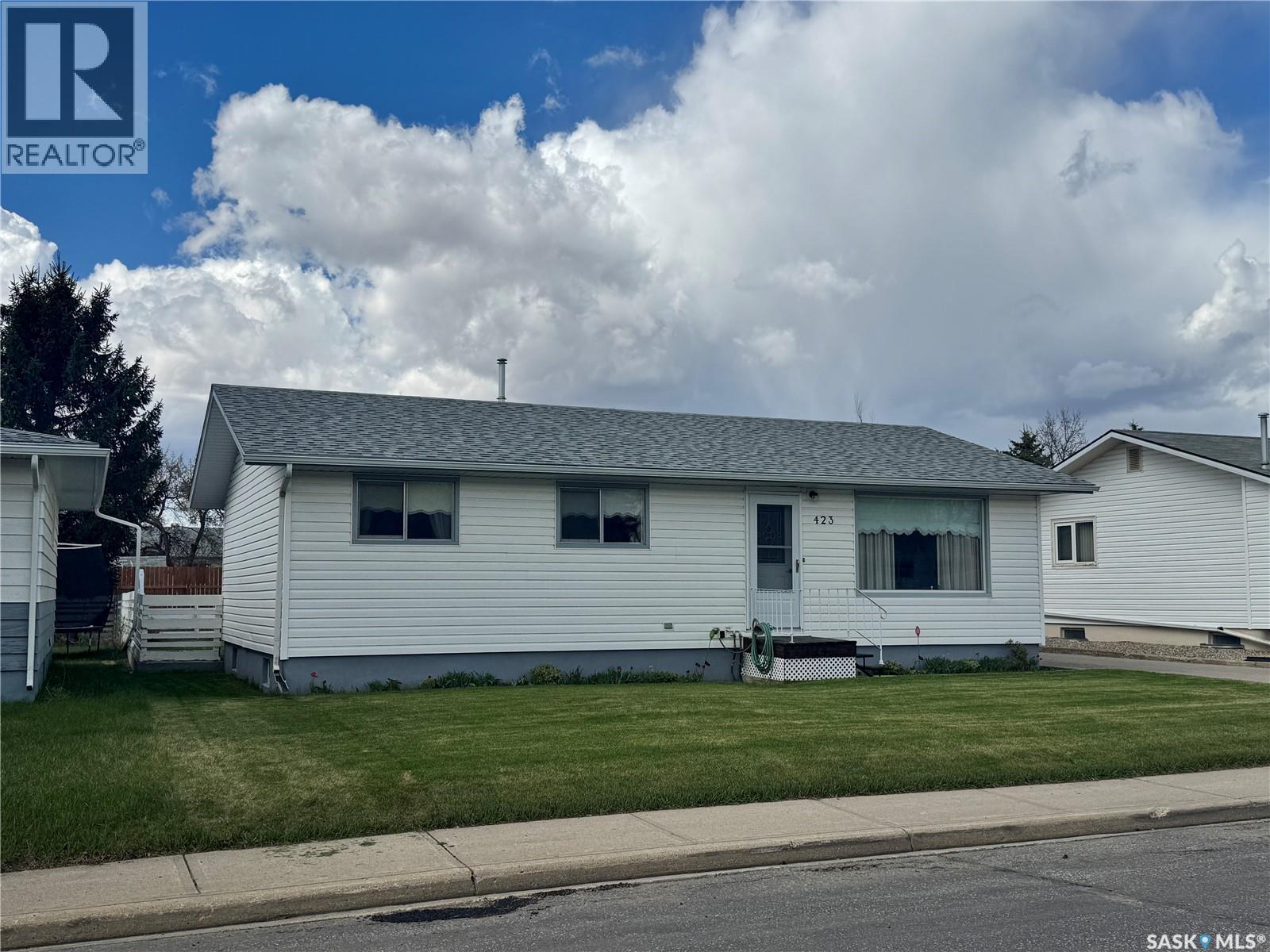 423 7Th Avenue W, Biggar, SK - Outdoor