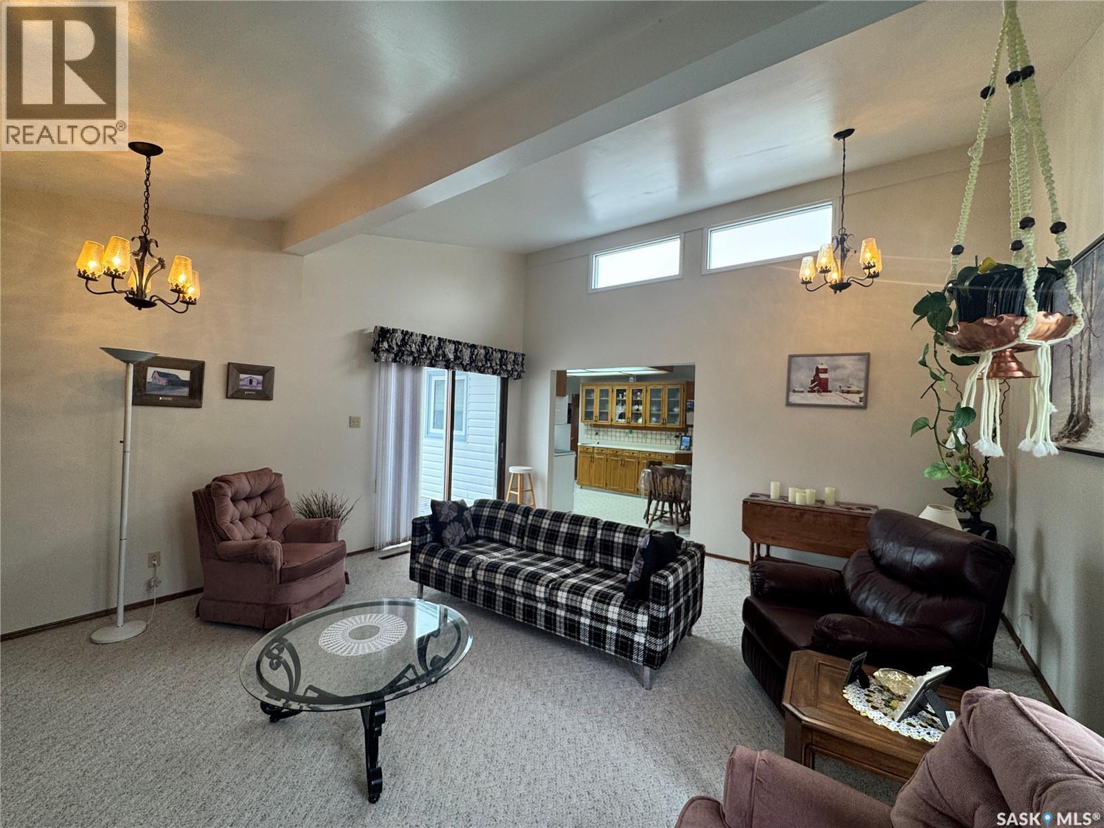423 7Th Avenue W, Biggar, SK - Indoor