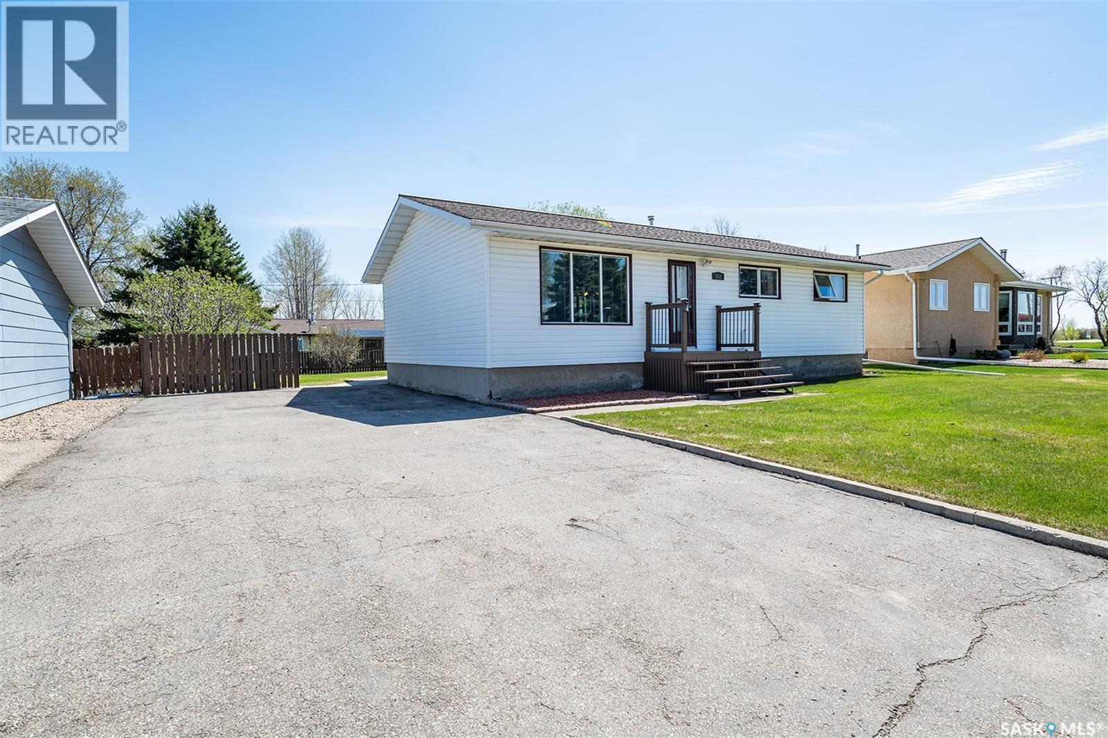 512 9Th Street E, Wynyard, SK - Outdoor