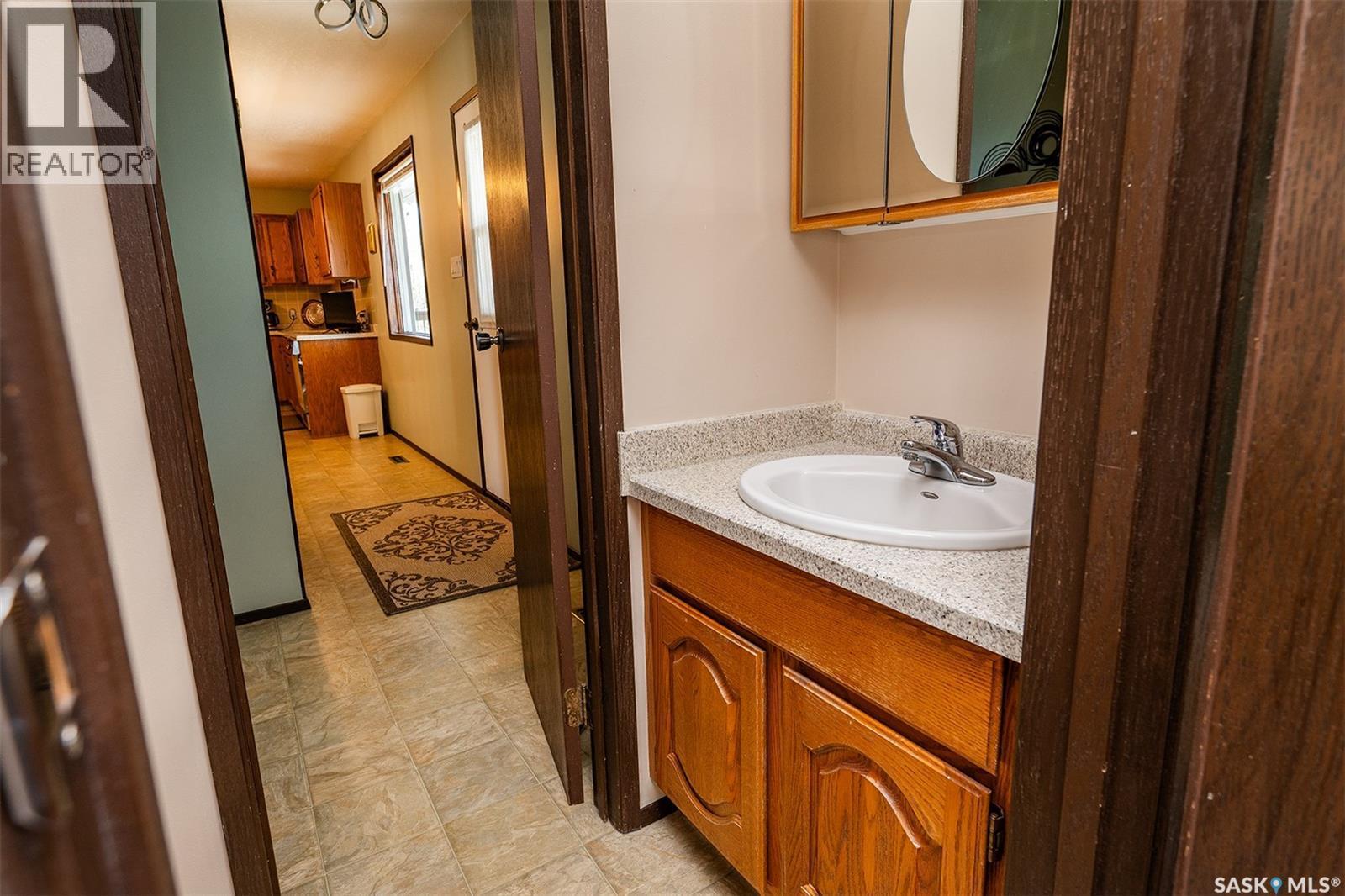 512 9Th Street E, Wynyard, SK - Indoor Photo Showing Bathroom