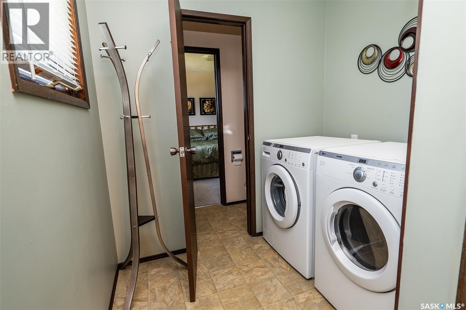 512 9Th Street E, Wynyard, SK - Indoor Photo Showing Laundry Room