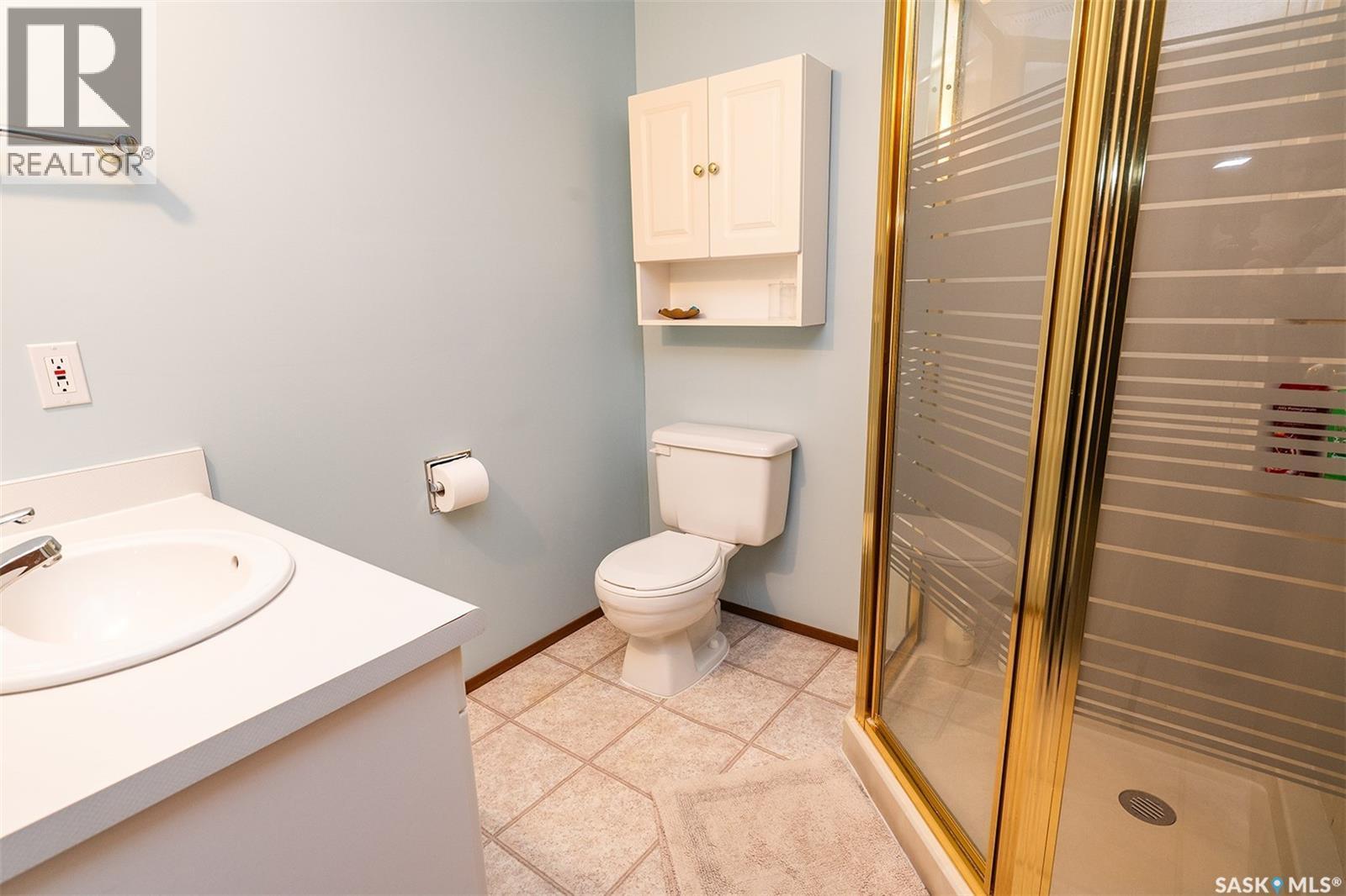 512 9Th Street E, Wynyard, SK - Indoor Photo Showing Bathroom