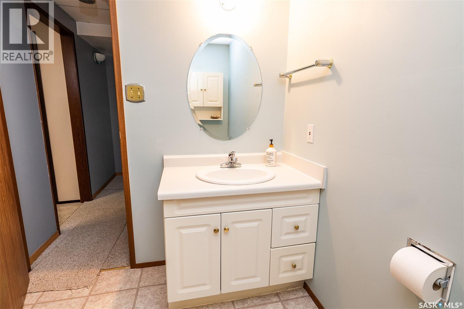 512 9Th Street E, Wynyard, SK - Indoor Photo Showing Bathroom