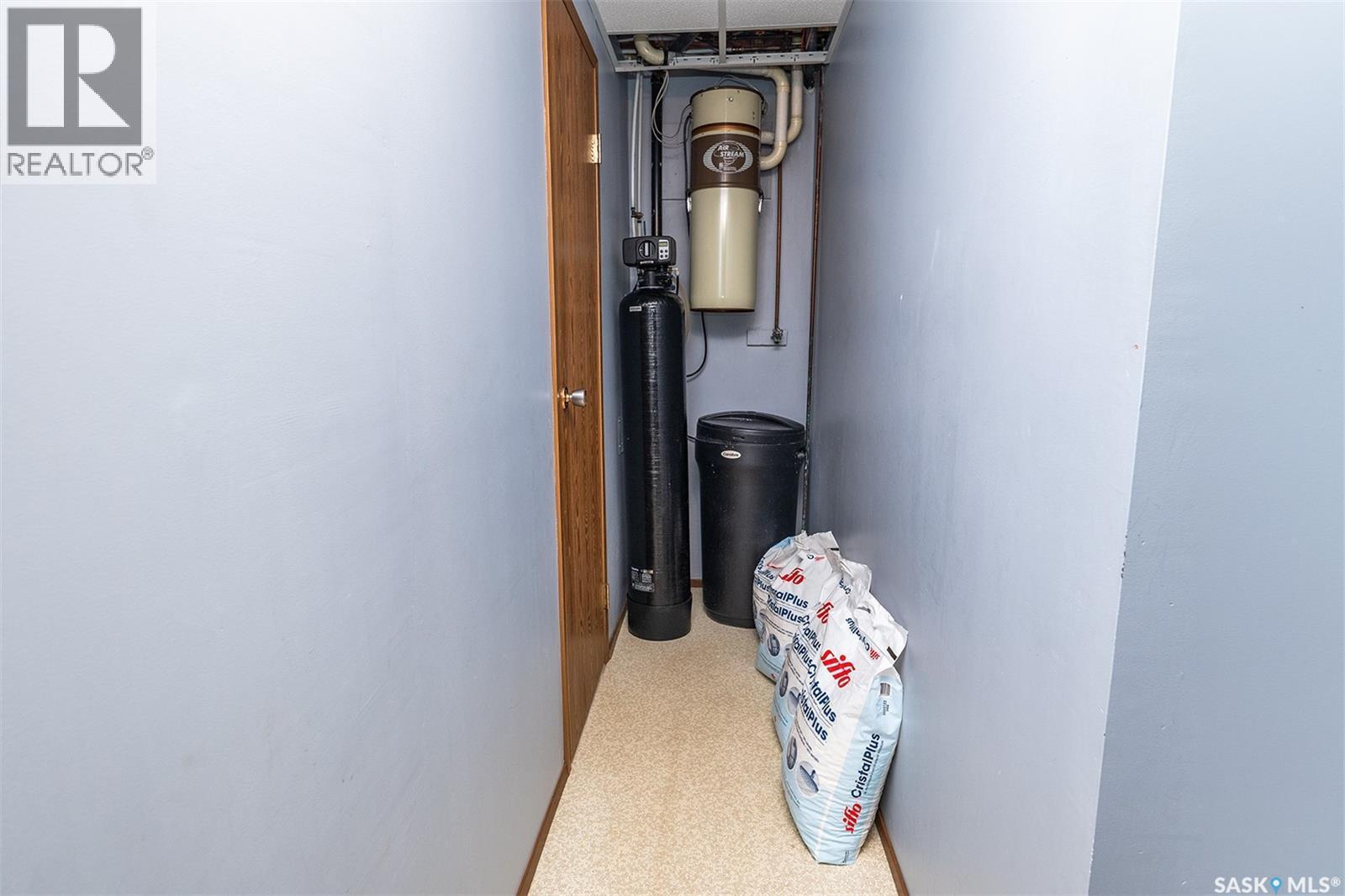 512 9Th Street E, Wynyard, SK - Indoor