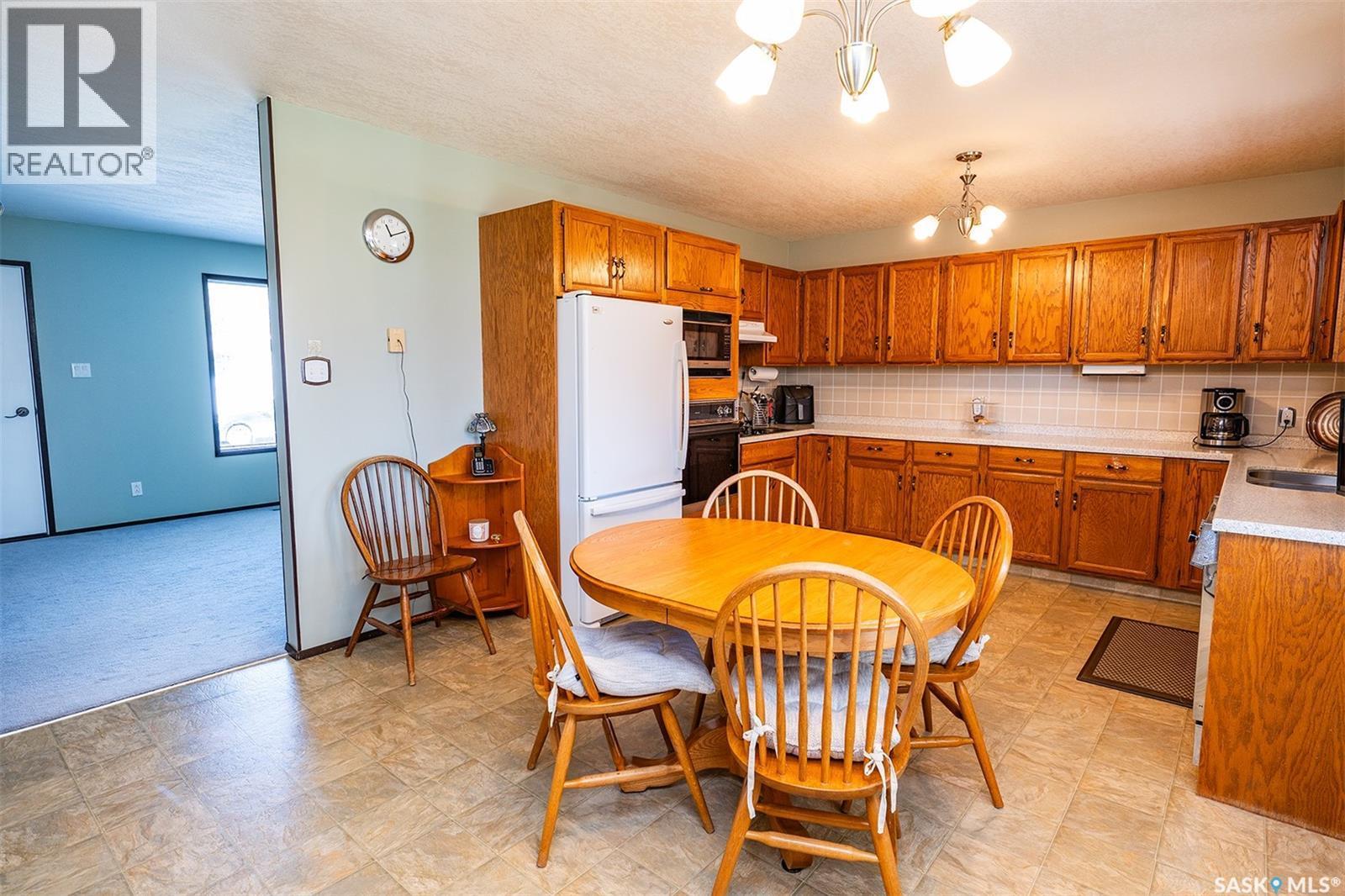 512 9Th Street E, Wynyard, SK - Indoor