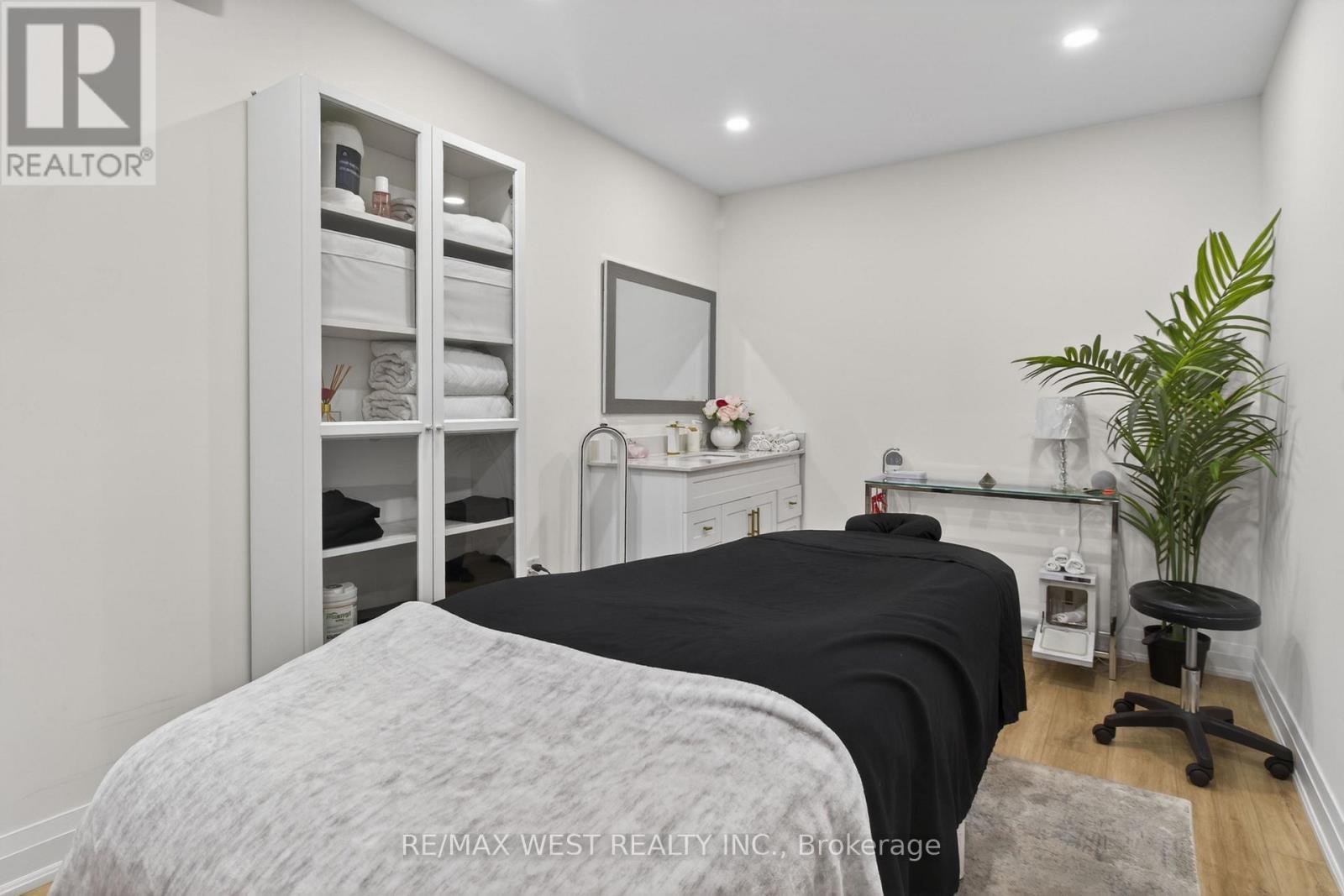 10 - 160 Cidermill Avenue, Vaughan, ON