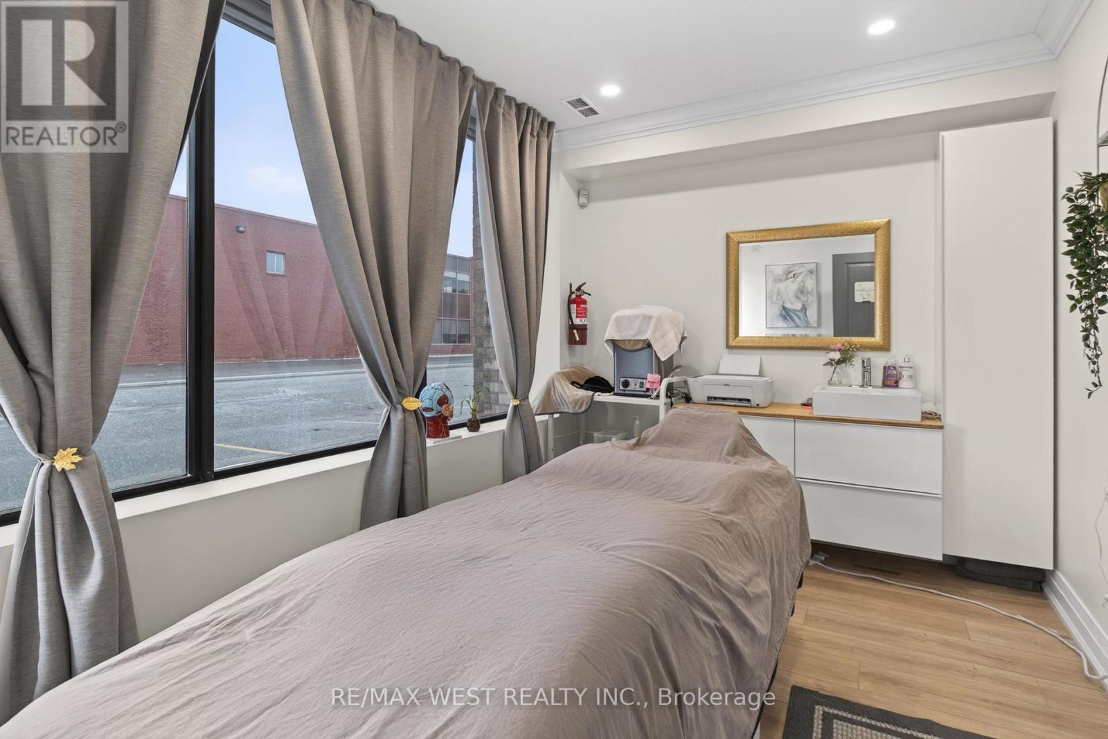 10 - 160 Cidermill Avenue, Vaughan, ON