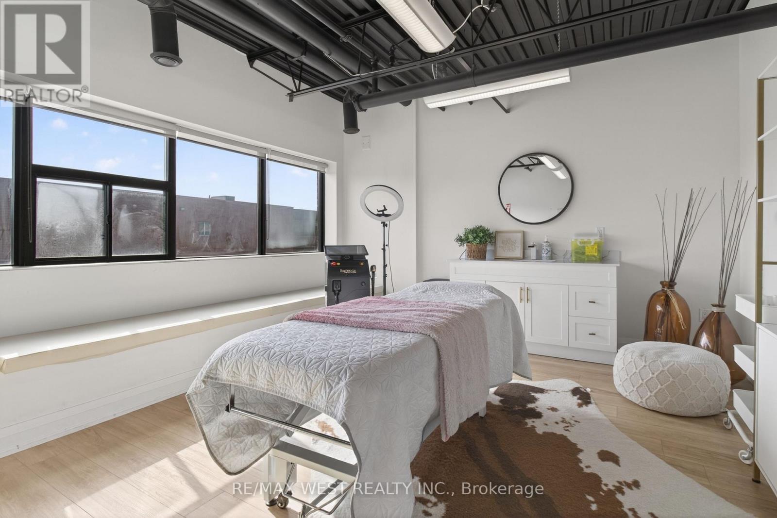 10 - 160 Cidermill Avenue, Vaughan, ON