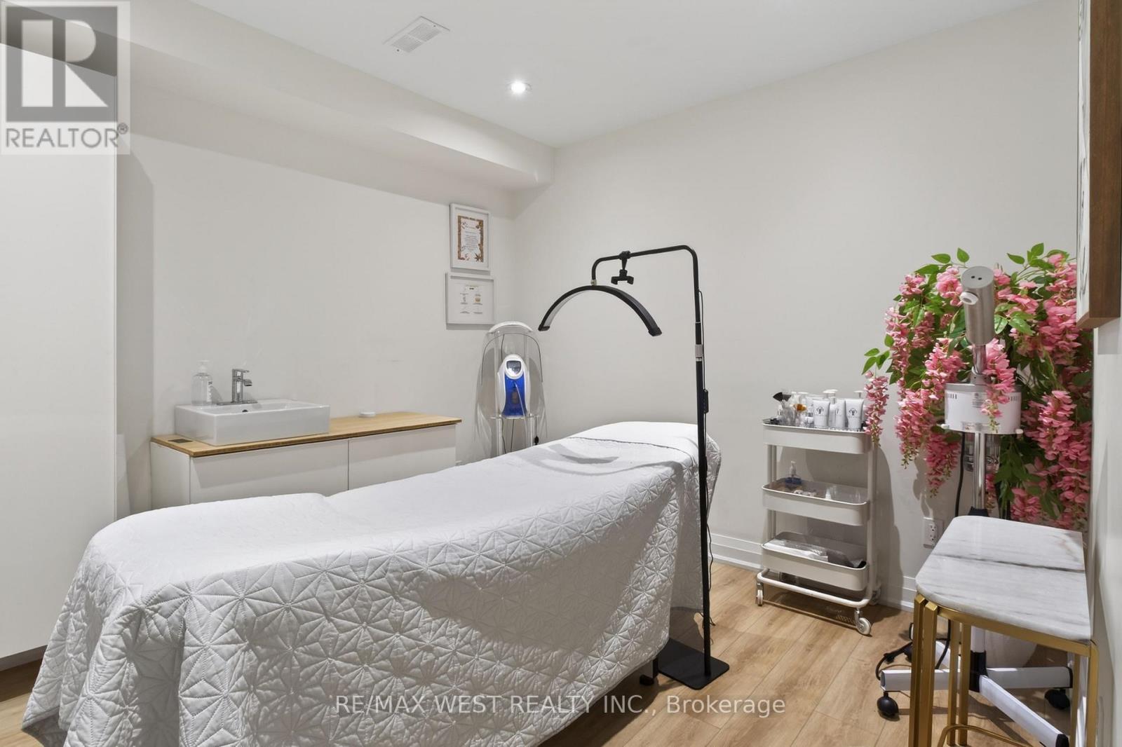 10 - 160 Cidermill Avenue, Vaughan, ON