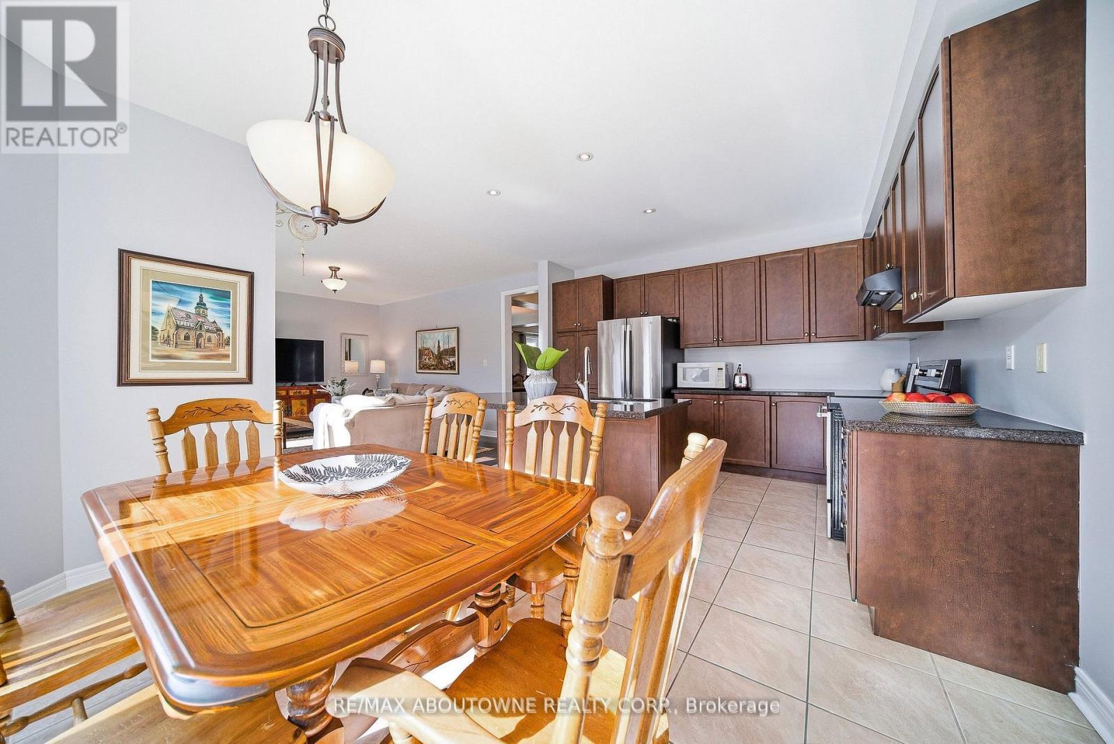 2070 Willhaven Trail, Oakville, ON - Indoor Photo Showing Dining Room