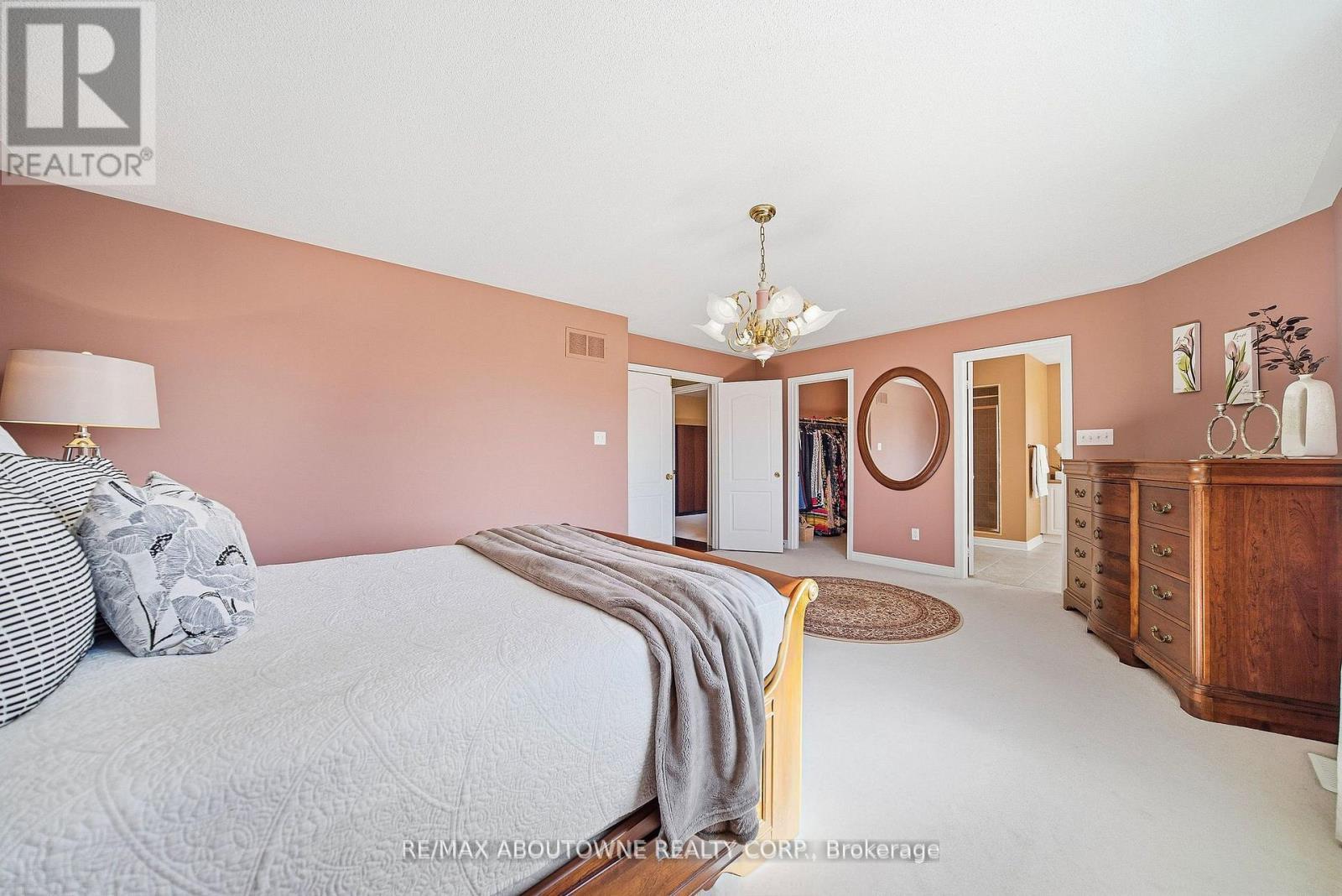 2070 Willhaven Trail, Oakville, ON - Indoor Photo Showing Bedroom