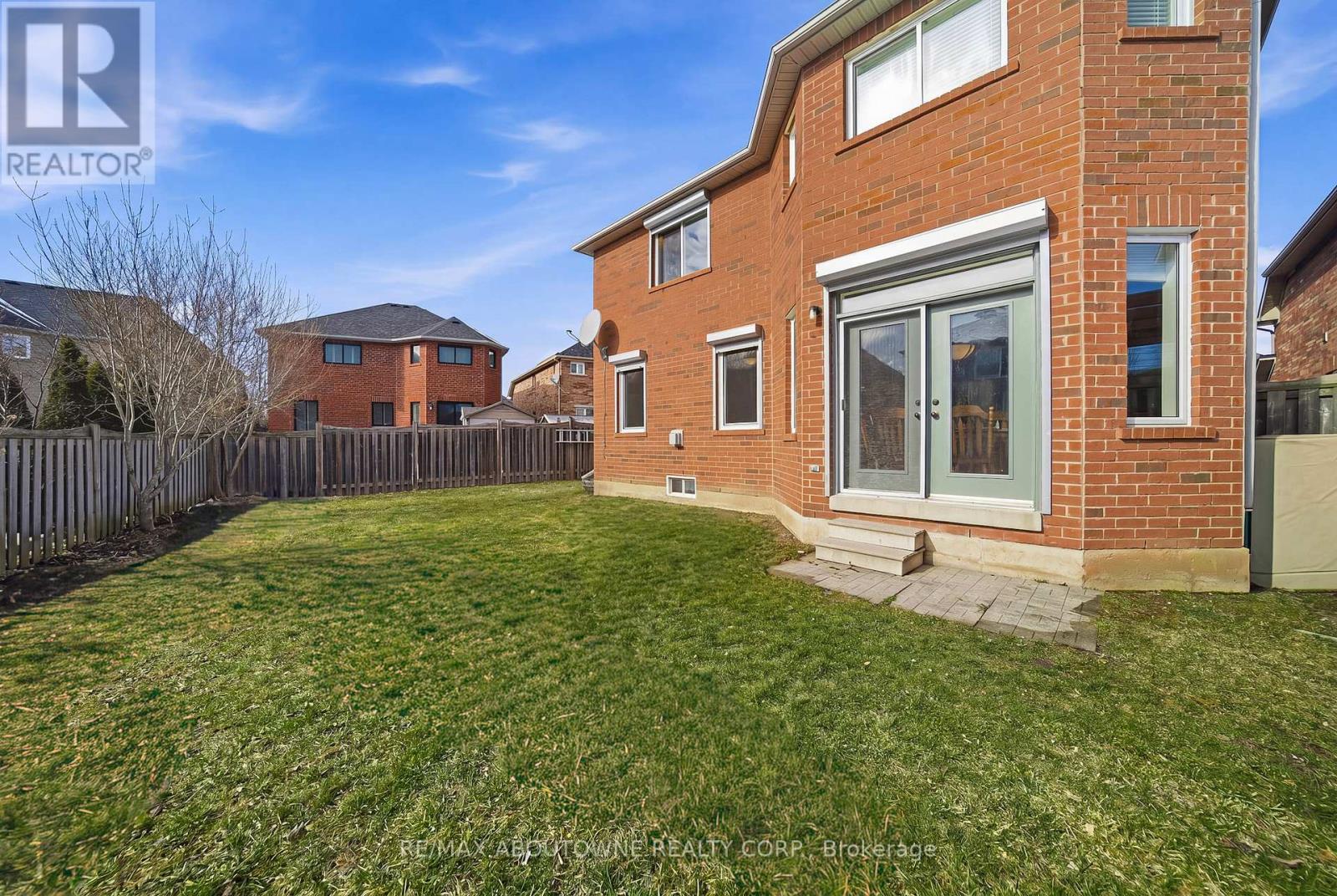 2070 Willhaven Trail, Oakville, ON - Outdoor With Exterior