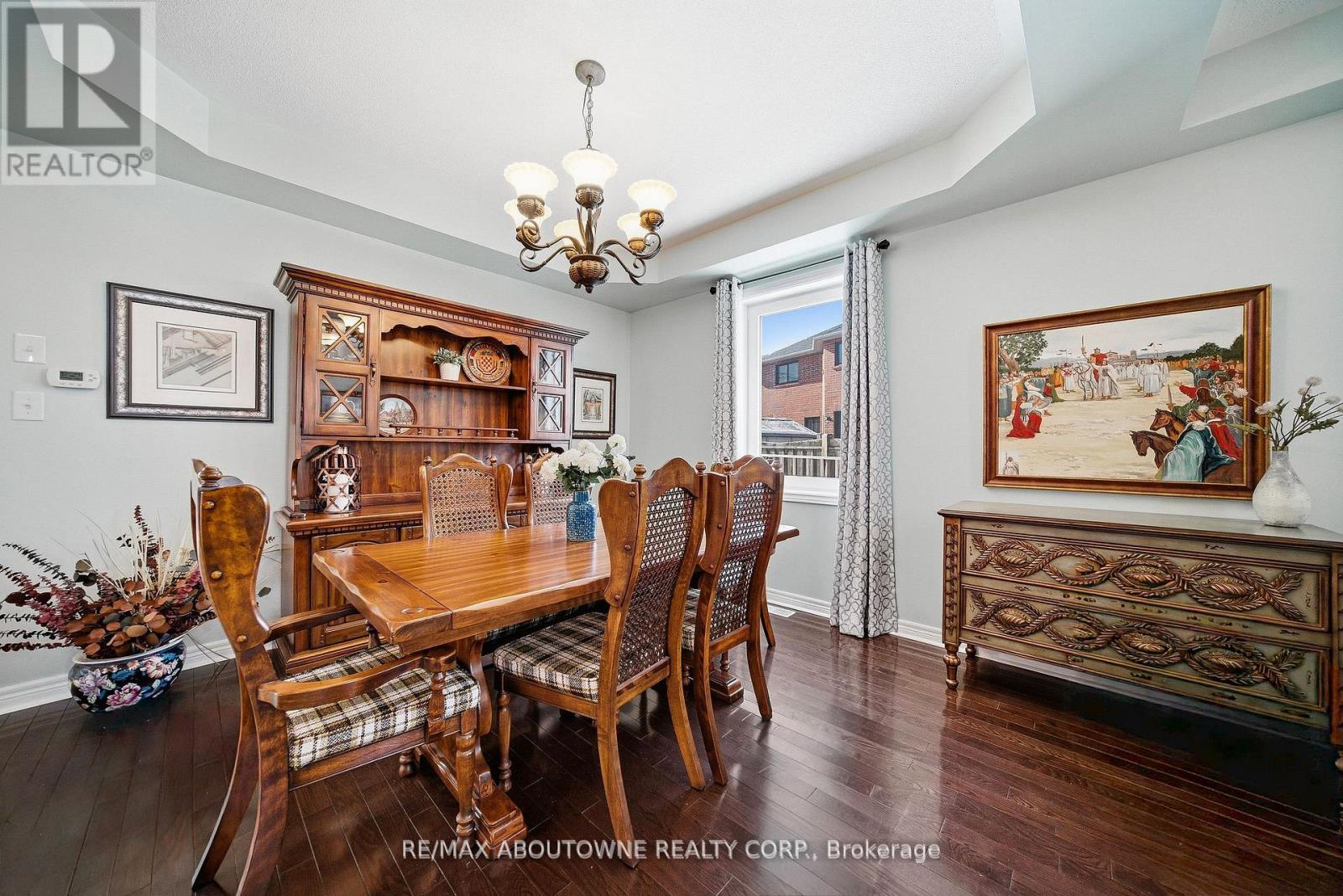 2070 Willhaven Trail, Oakville, ON - Indoor Photo Showing Dining Room