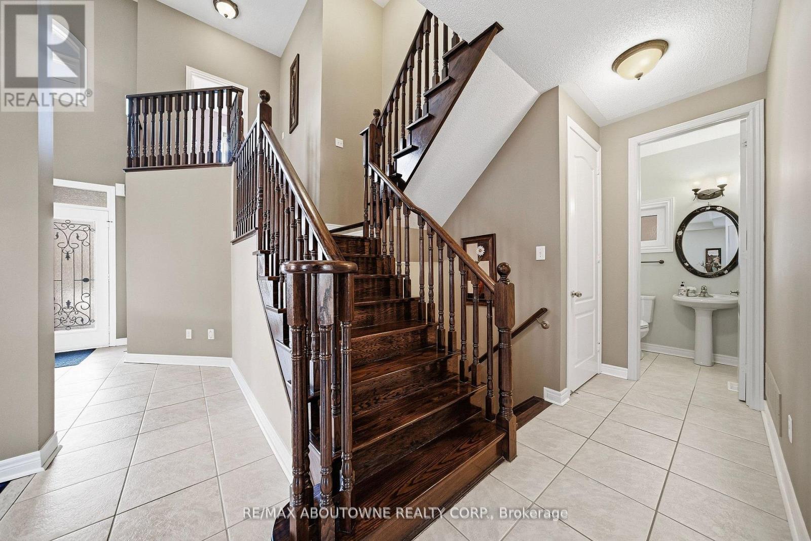 2070 Willhaven Trail, Oakville, ON - Indoor Photo Showing Other Room