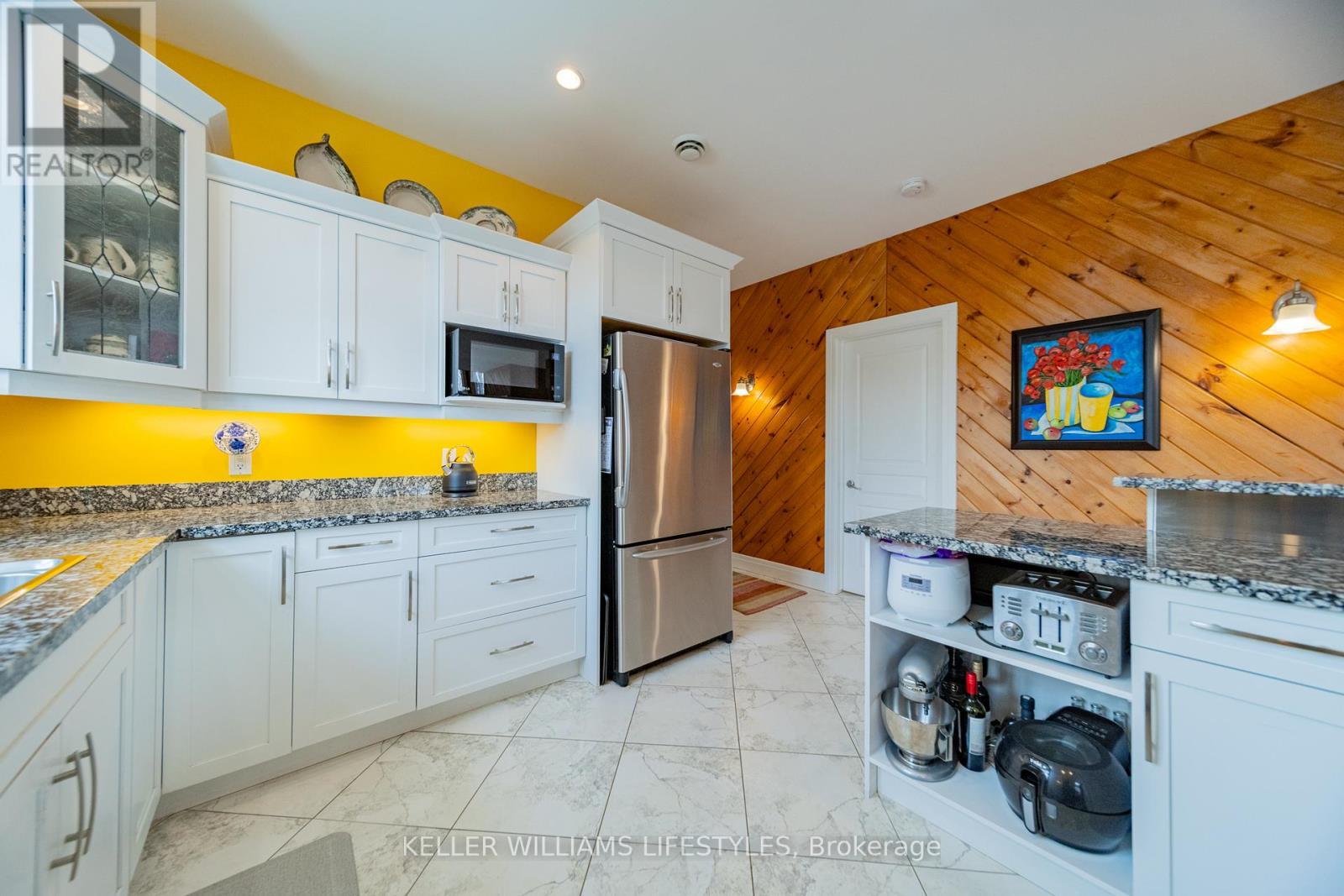 73028 Denise Court, Bluewater (Zurich), ON - Indoor Photo Showing Kitchen