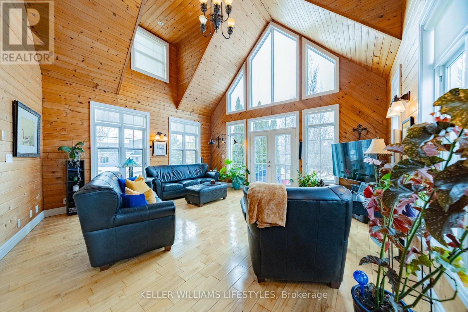 73028 Denise Court, Bluewater (Zurich), ON - Indoor