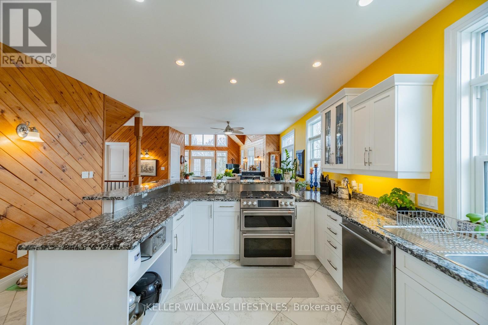 73028 Denise Court, Bluewater (Zurich), ON - Indoor Photo Showing Kitchen With Upgraded Kitchen