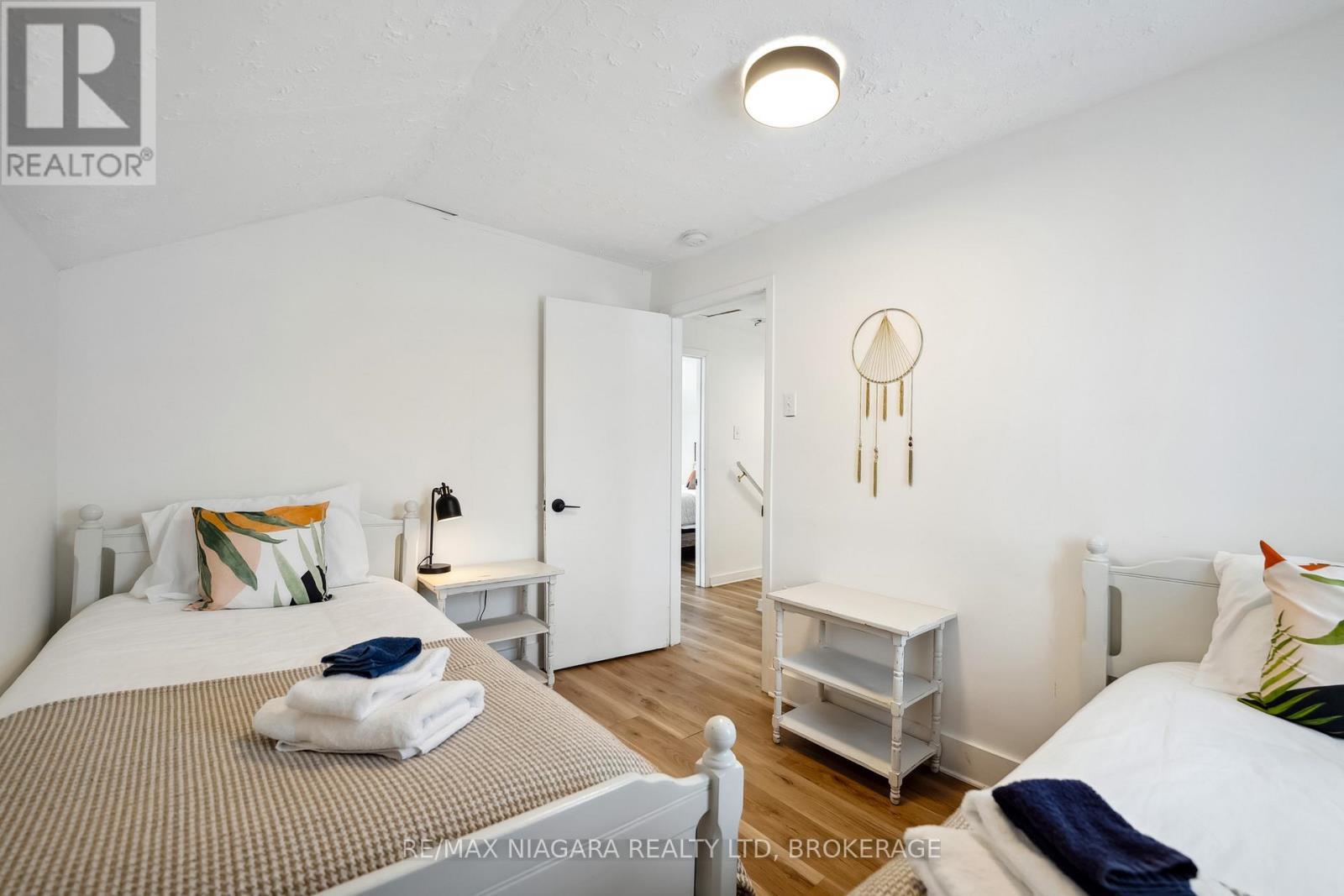 248 Lincoln Road W, Fort Erie (Crystal Beach), ON - Indoor Photo Showing Bedroom