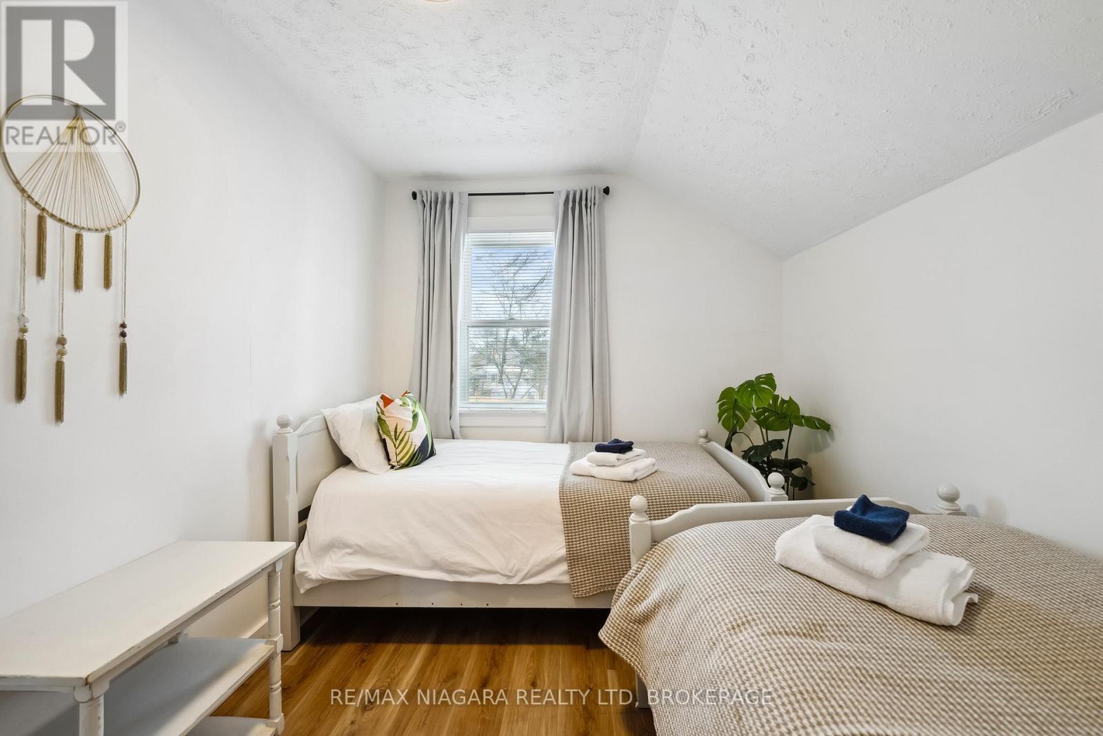 248 Lincoln Road W, Fort Erie (Crystal Beach), ON - Indoor Photo Showing Bedroom