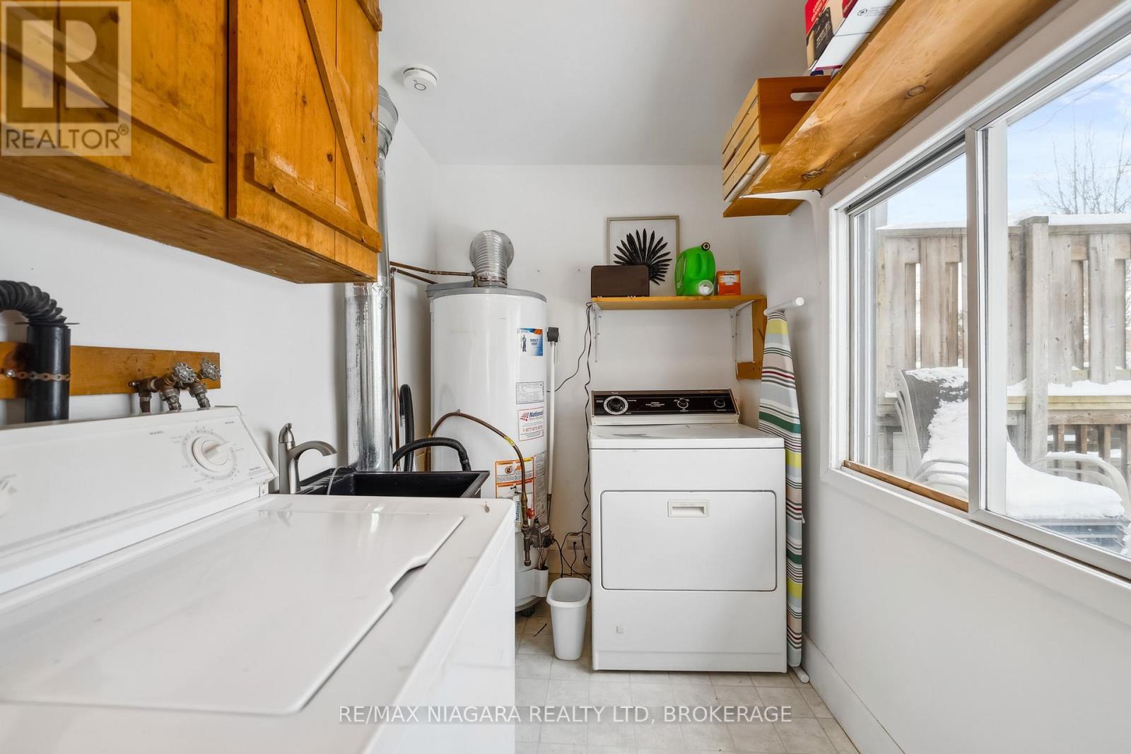248 Lincoln Road W, Fort Erie (Crystal Beach), ON - Indoor Photo Showing Laundry Room