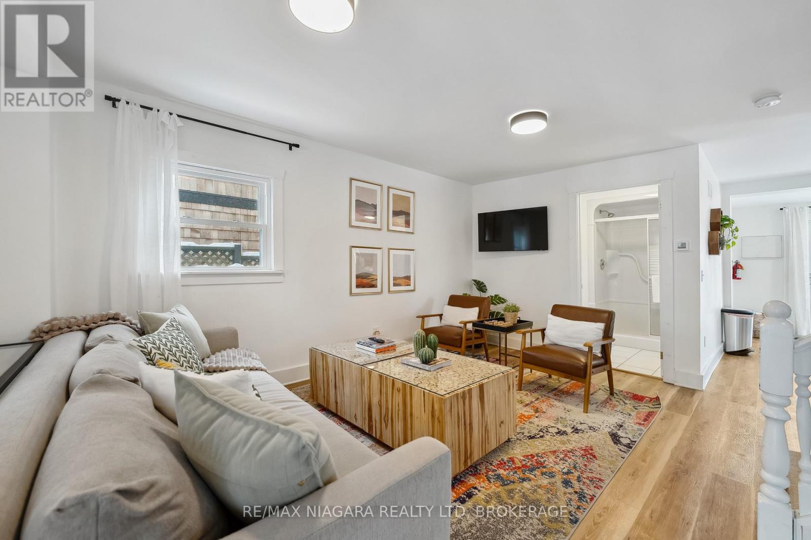 248 Lincoln Road W, Fort Erie (Crystal Beach), ON - Indoor Photo Showing Living Room