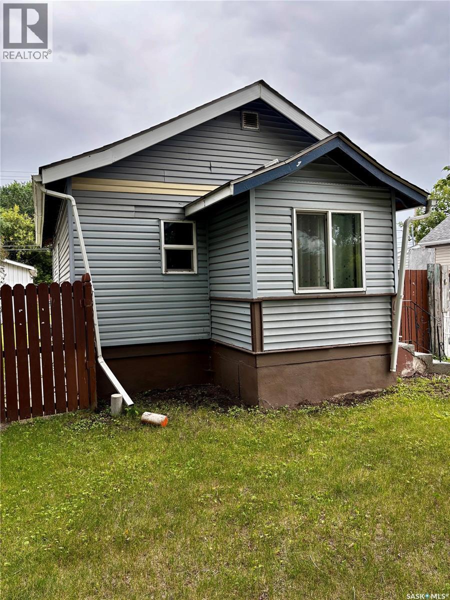 1306 B Avenue N, Saskatoon, SK - Outdoor With Exterior