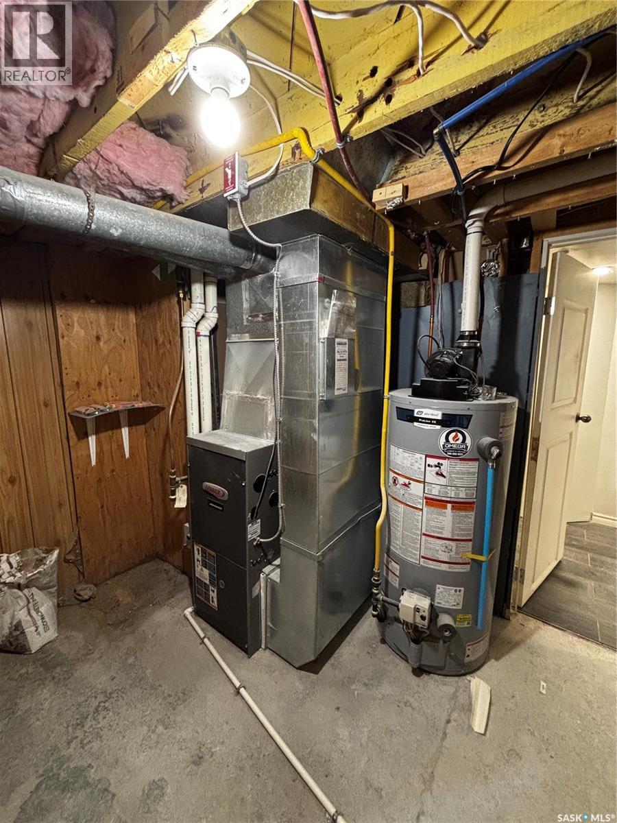 1306 B Avenue N, Saskatoon, SK - Indoor Photo Showing Basement