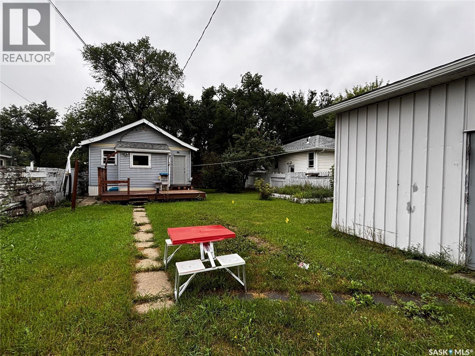 1306 B Avenue N, Saskatoon, SK - Outdoor