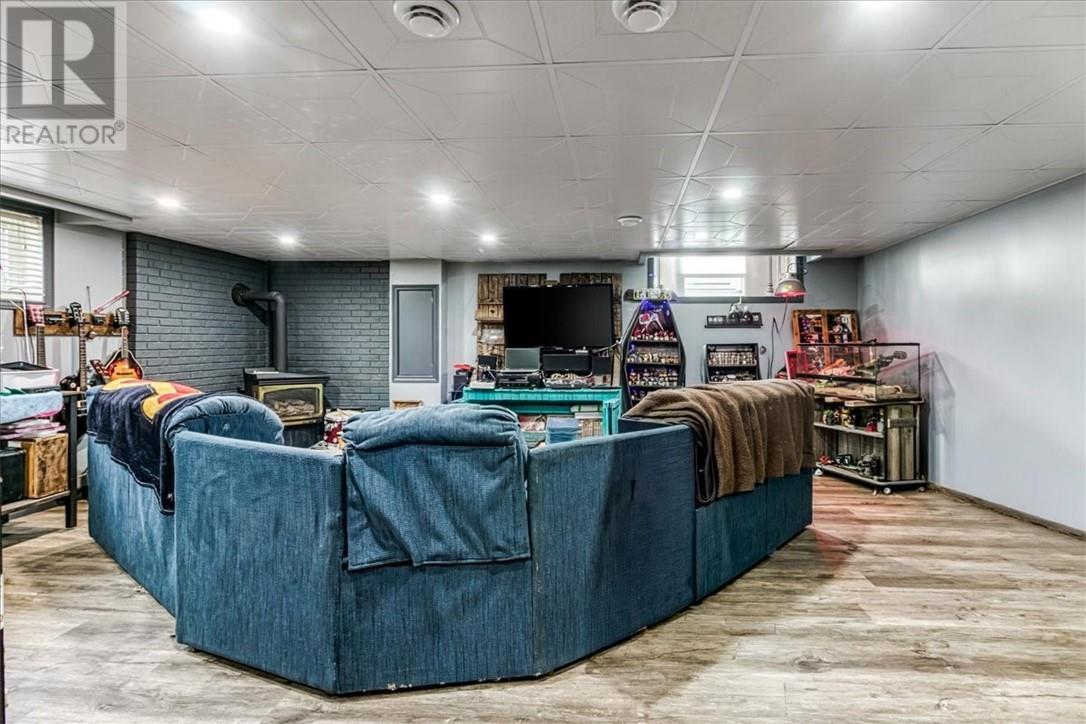 60 Allan, Coniston, ON - Indoor Photo Showing Other Room