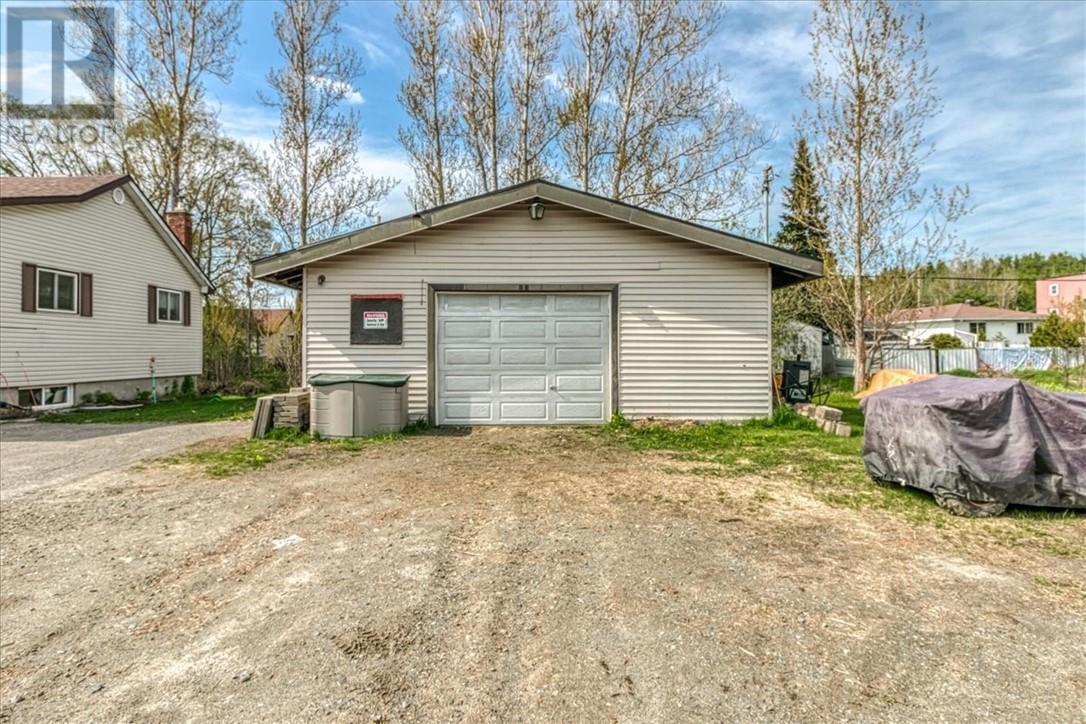 60 Allan, Coniston, ON - Outdoor